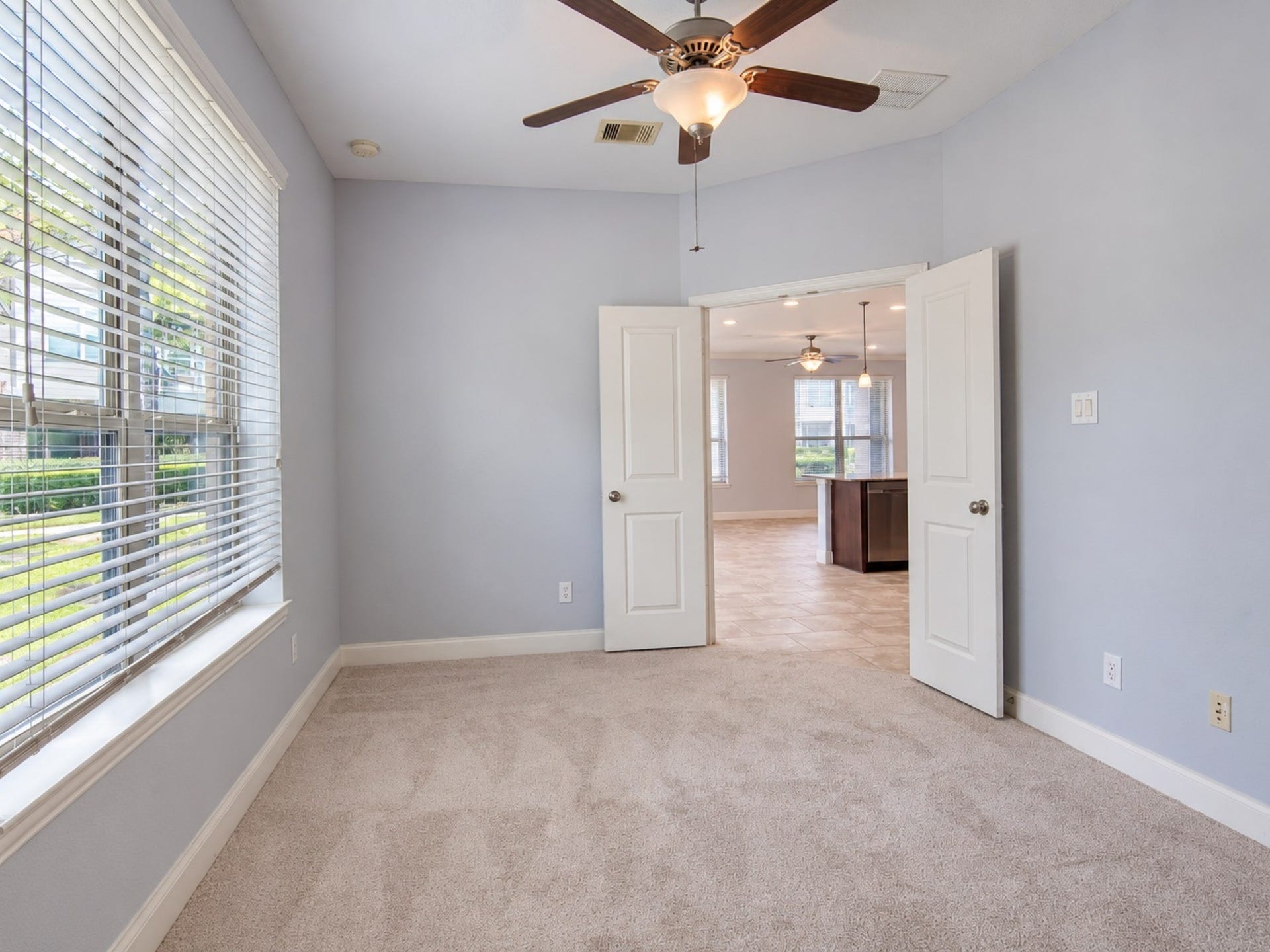 409 Via Regatta Drive, Webster, TX 77598