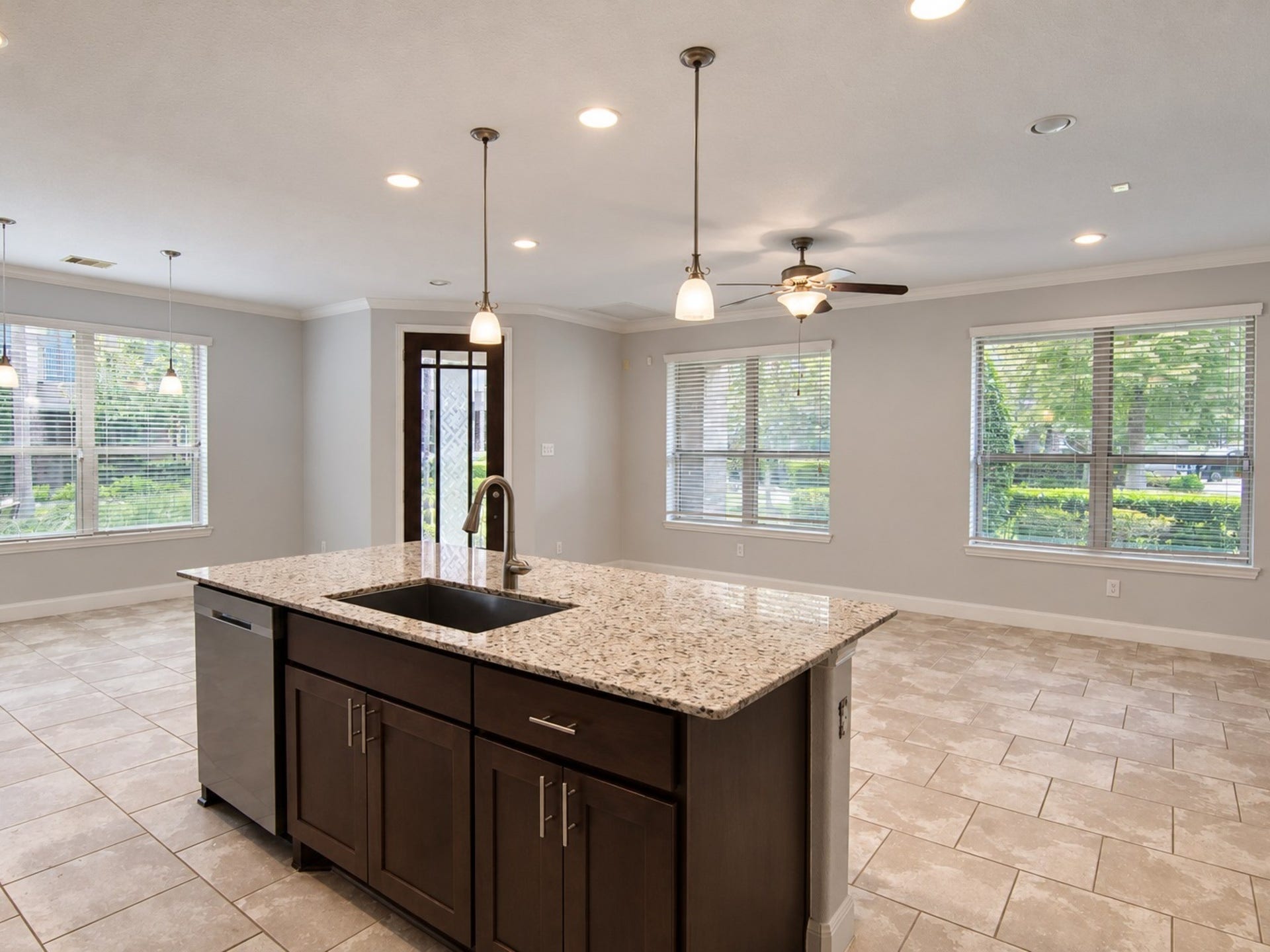 409 Via Regatta Drive, Webster, TX 77598