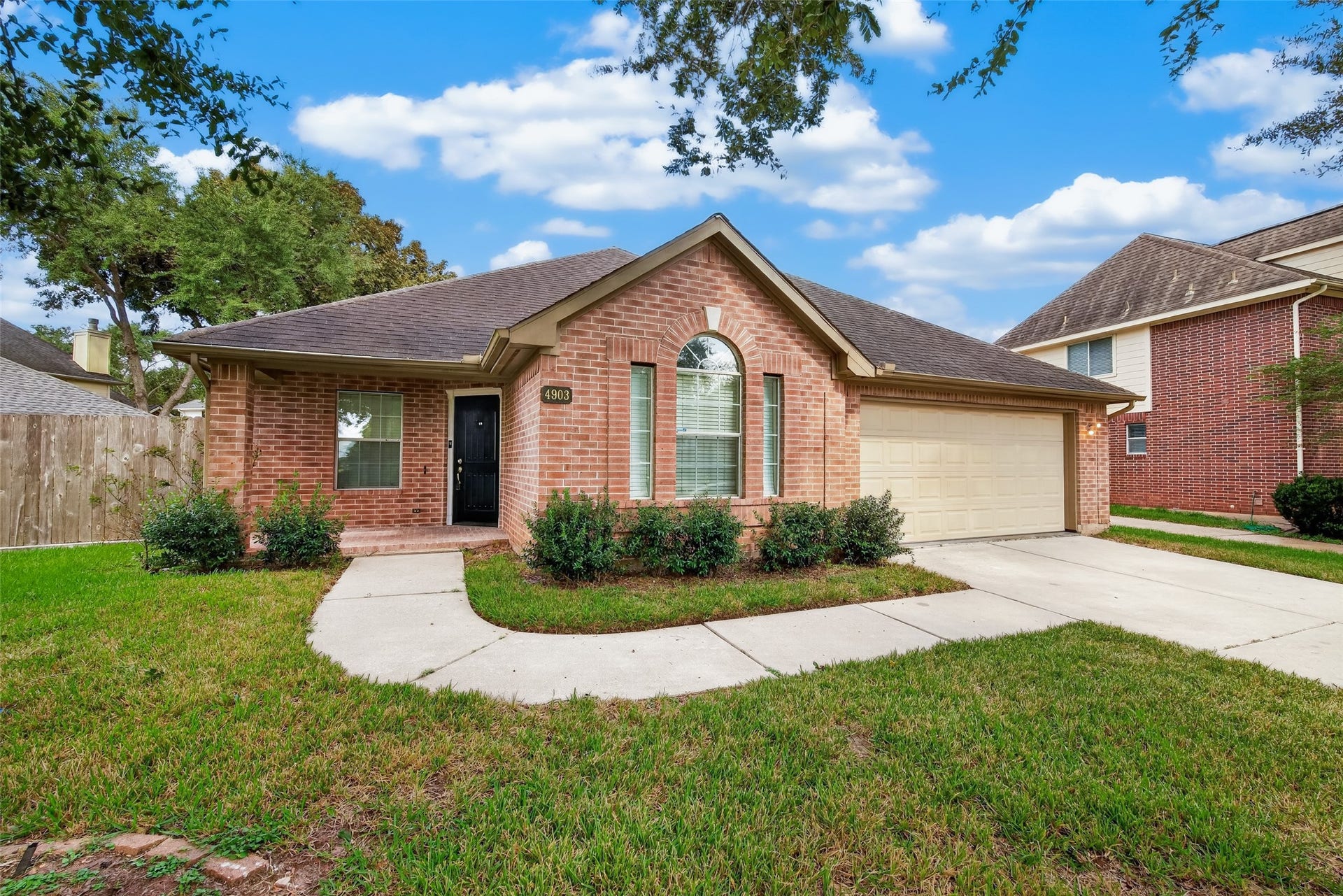 4903 Chappel Hill Drive, Missouri City, TX 77459 Welcome home to 4903 Chappel Hill Dr!