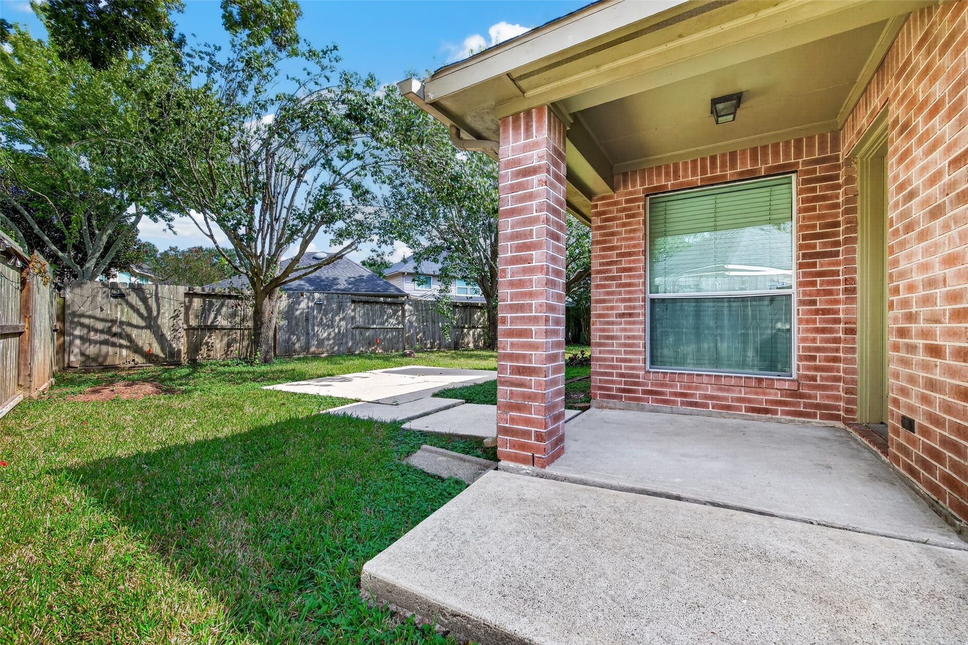 4903 Chappel Hill Drive, Missouri City, TX 77459 Fully Fenced backyard with covered patio