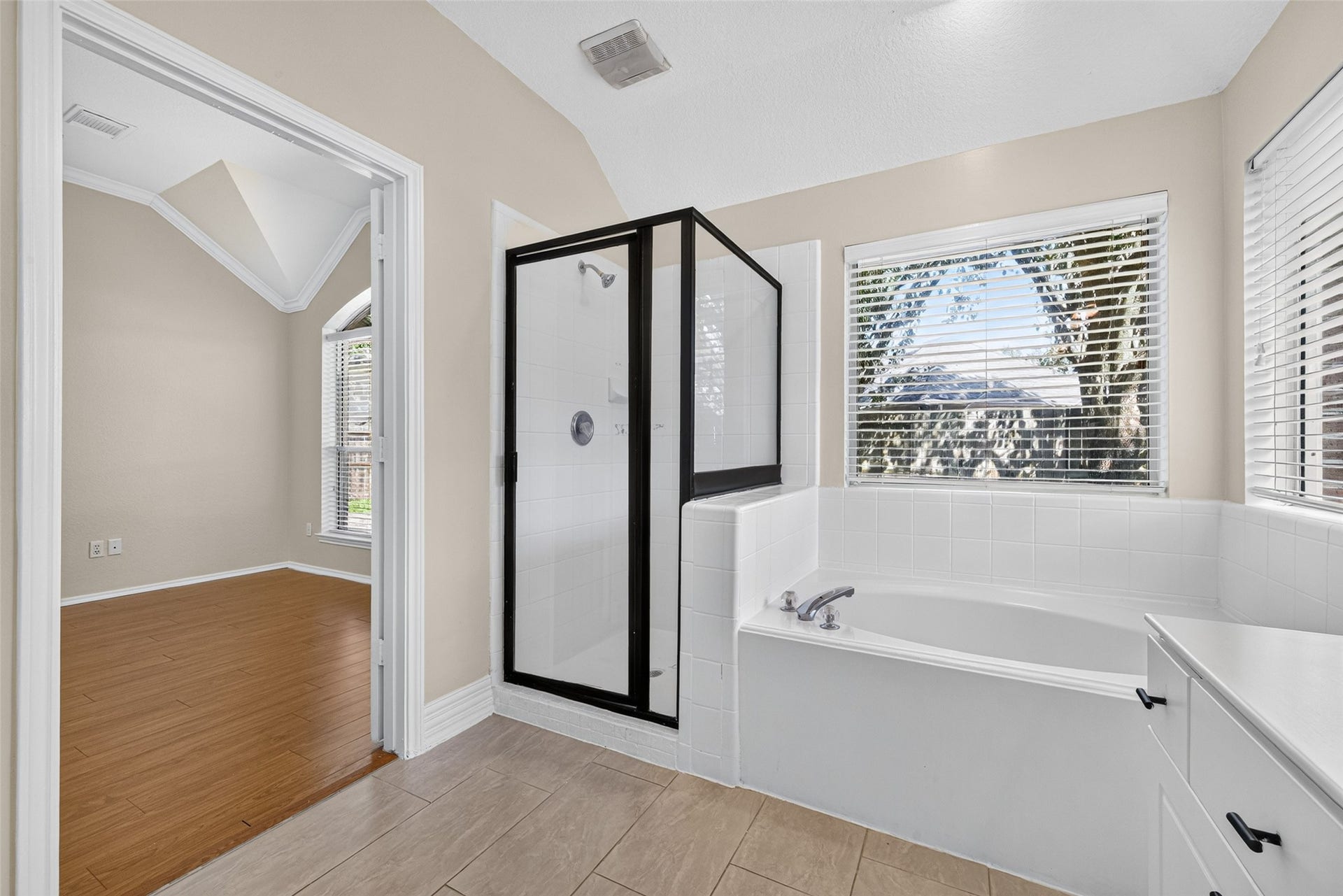 4903 Chappel Hill Drive, Missouri City, TX 77459 Primary bathroom