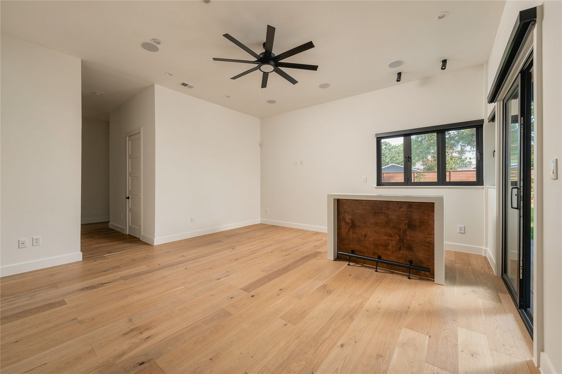 2510 Underwood Street, Houston, TX 77030 Game/Lounge Area with Custome Poured Dry Bar