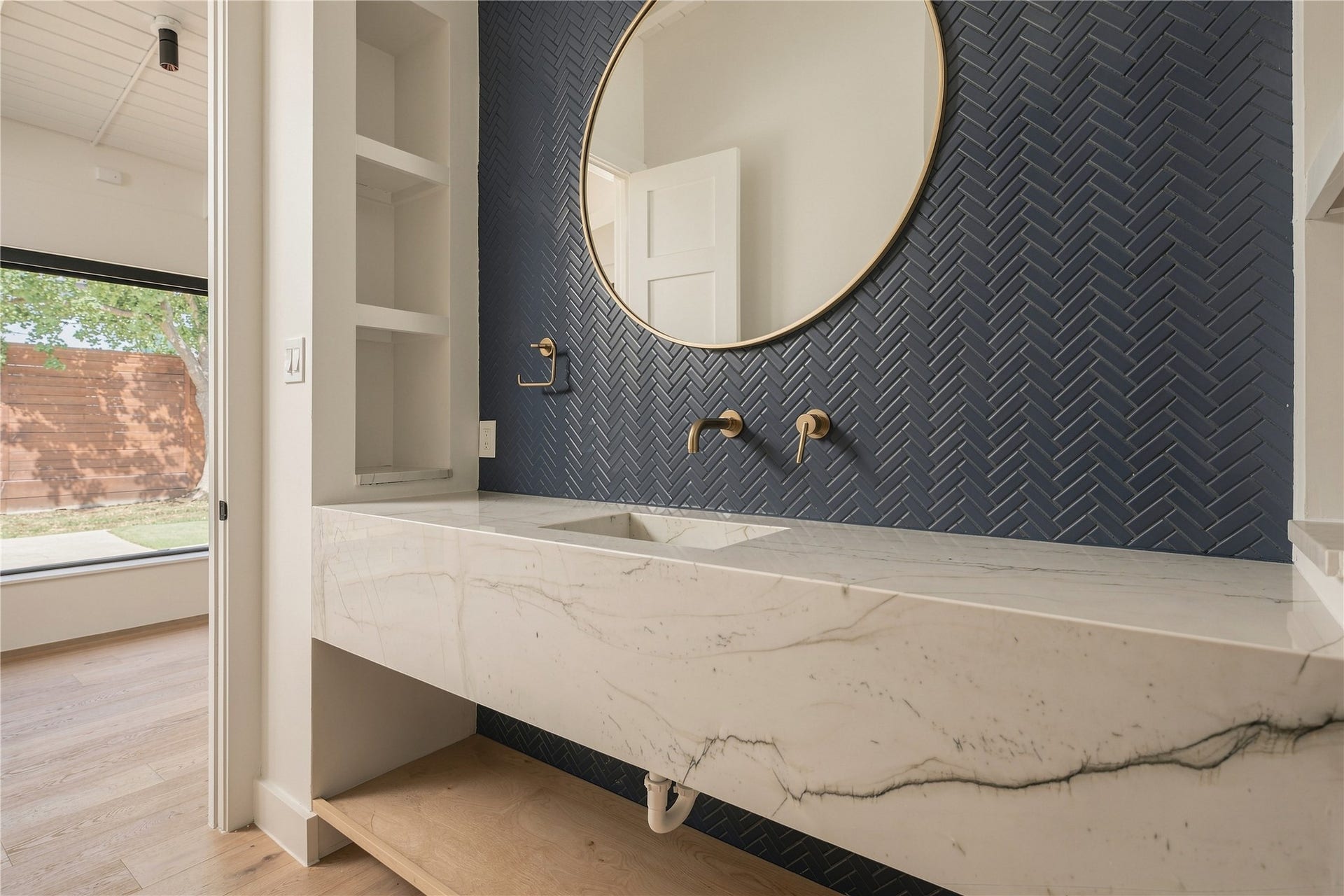 2510 Underwood Street, Houston, TX 77030 Powder Bath