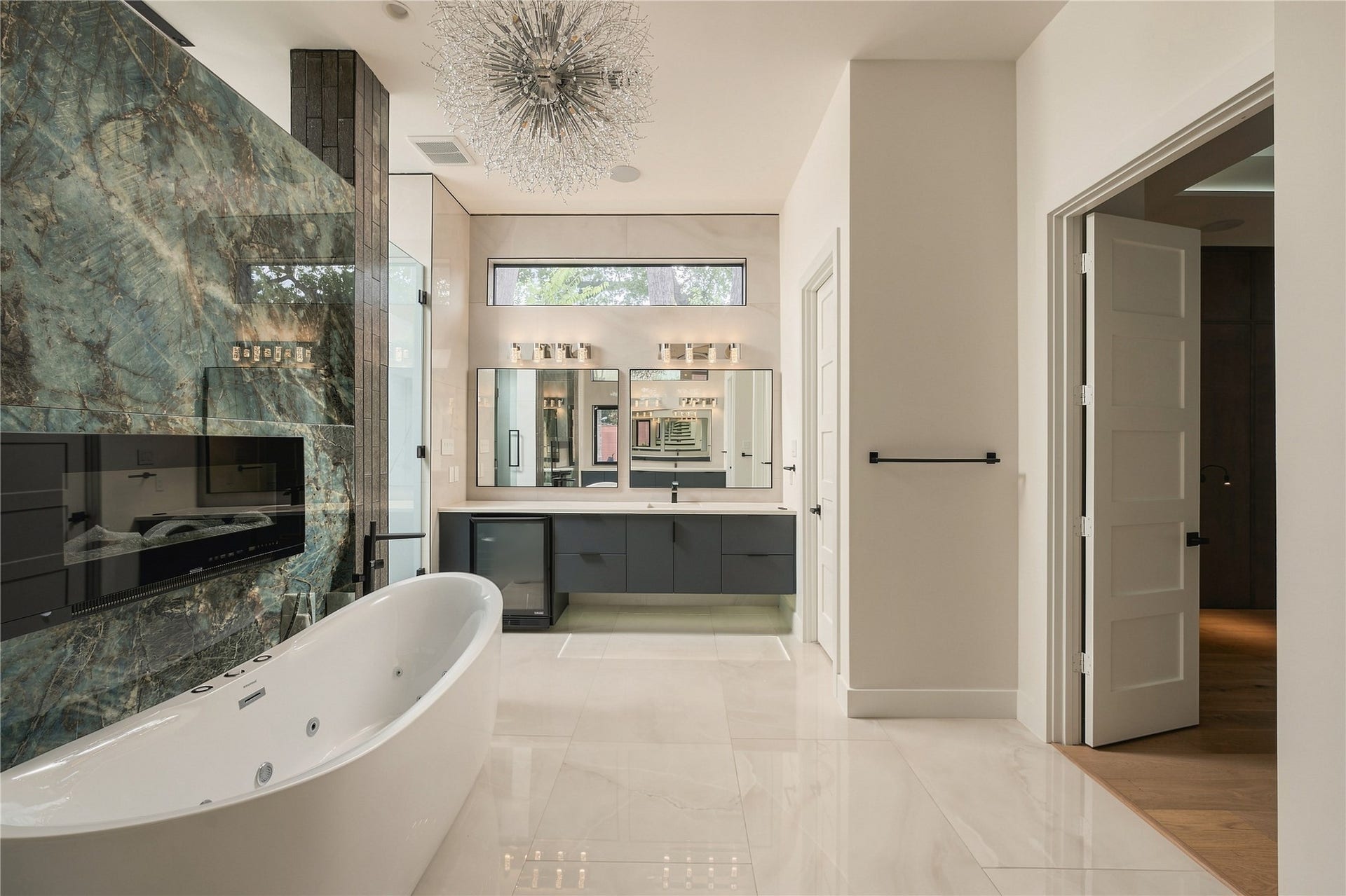 2510 Underwood Street, Houston, TX 77030 Primary Bathroom