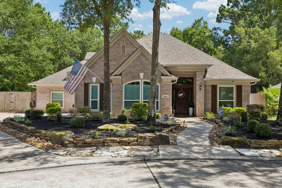 Property photo for 2102 Hickory Village Circle, Kingwood, TX
