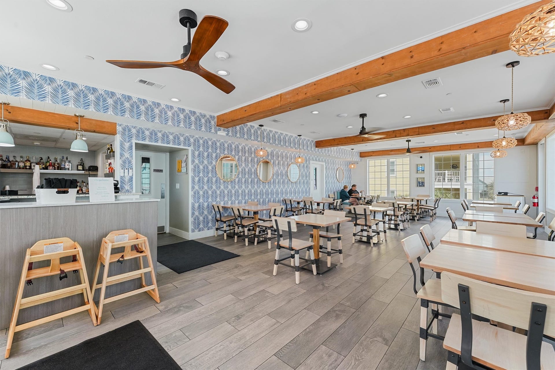 26702 Bay Water Drive, Galveston, TX 77554 The Clubhouse Restaurant also
features stylish interiors and a
full menu, making it the perfect
spot for meals with family and
friends.