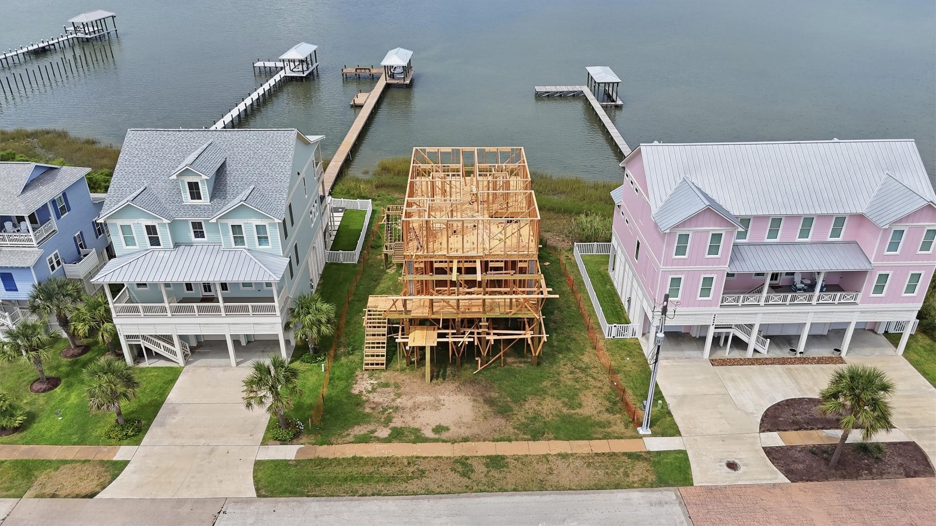 26702 Bay Water Drive, Galveston, TX 77554 Cutsom built 4 bedroom 4.5 bathroom with 2 primary suites