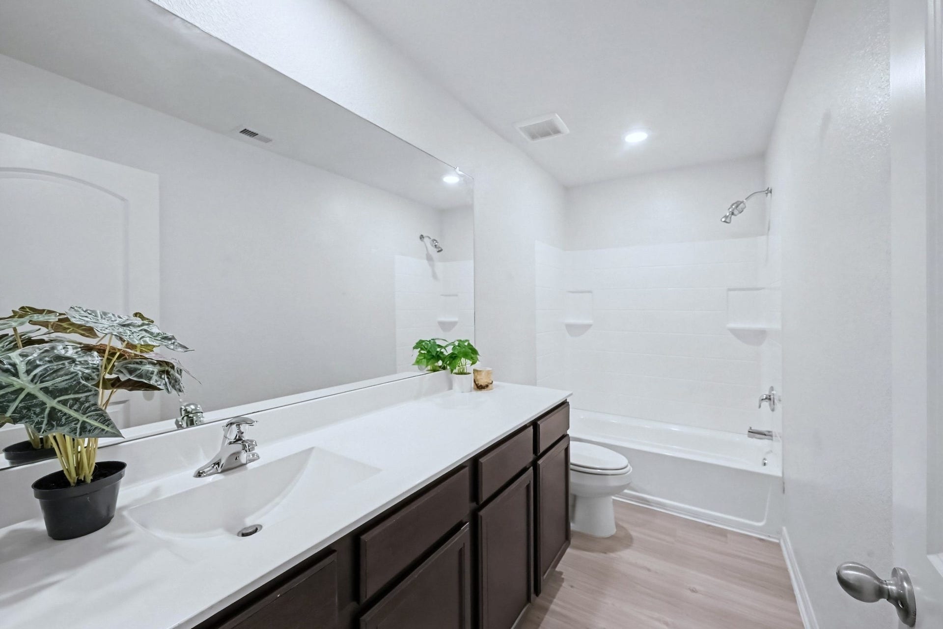 22622 Steel Blue Jaybird Drive, Hockley, TX 77447 Secondary Bath