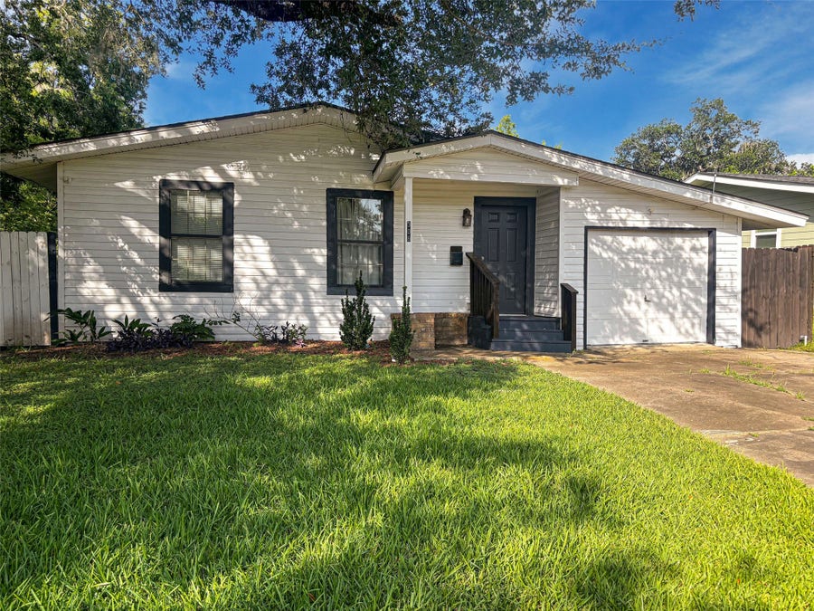 Property photo for 306 Azalea Street, Lake Jackson, TX