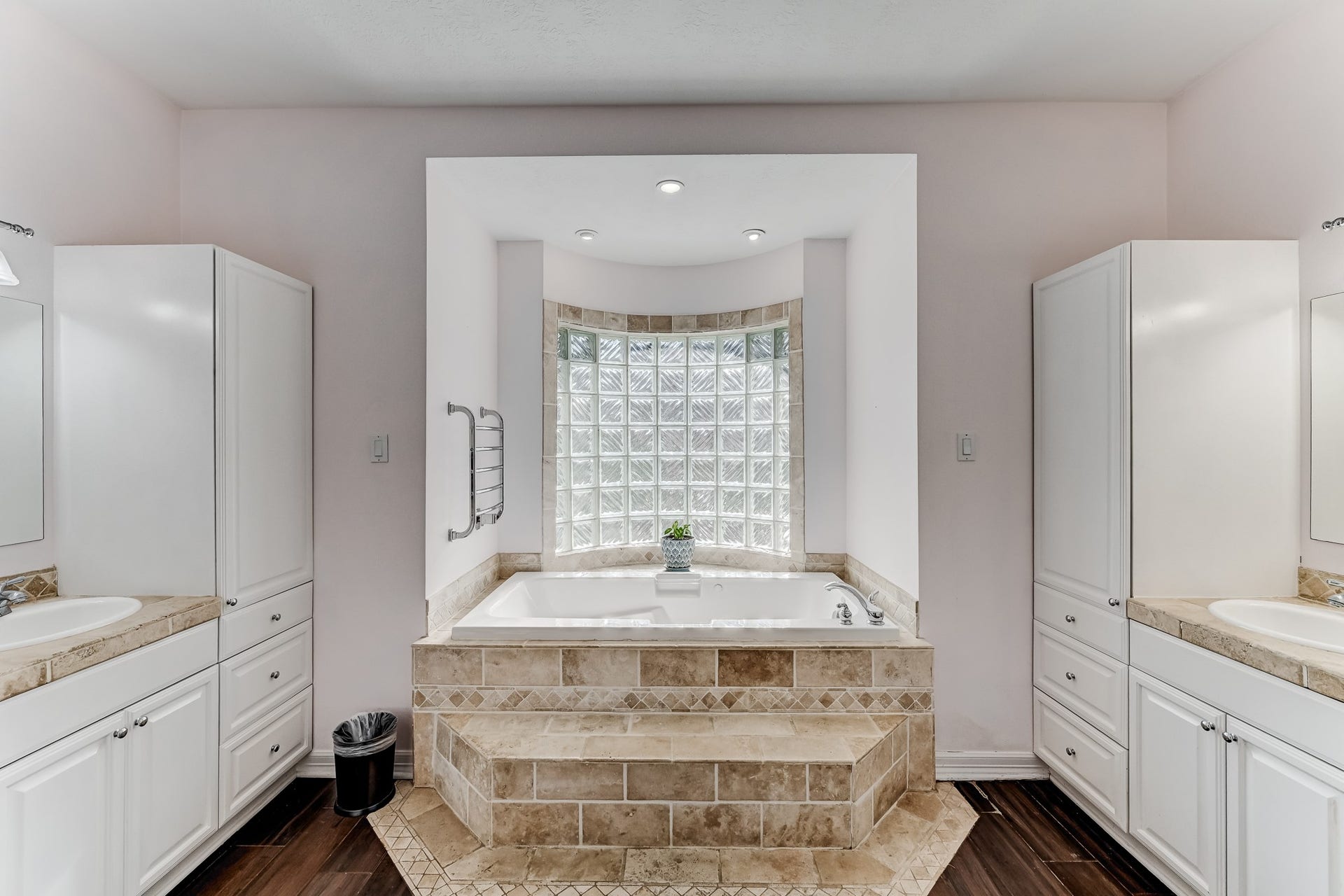 22623 Three Pines Drive, Hockley, TX 77447 Primary bathroom with soaking tub