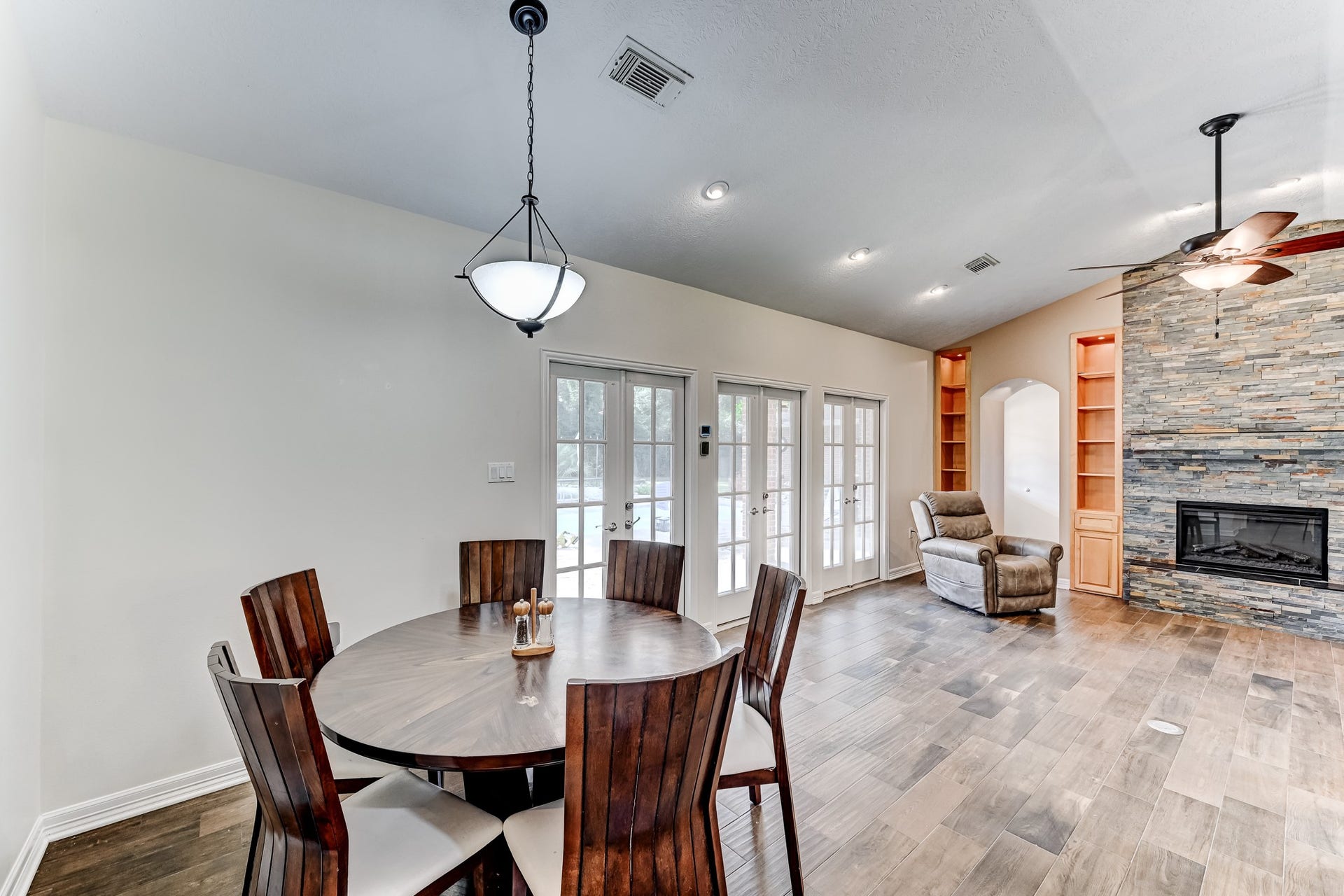 22623 Three Pines Drive, Hockley, TX 77447 Spacious living area flows effortlessly to kitchen & dining spaces