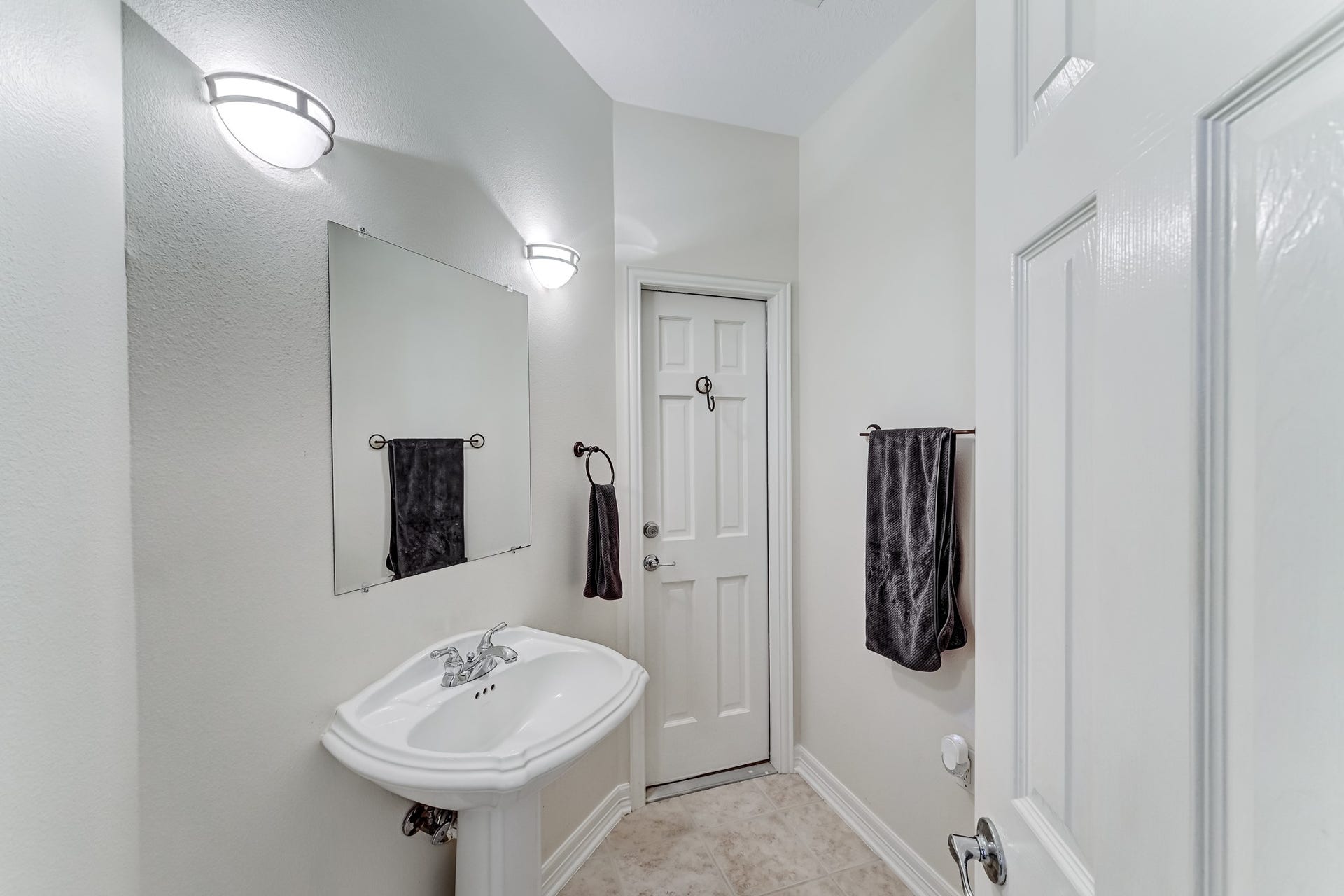 22623 Three Pines Drive, Hockley, TX 77447 Hall bathroom