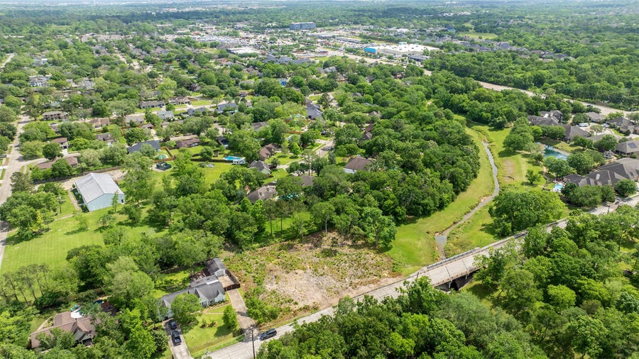 Property photo for 1405 Greenbriar Drive, Friendswood, TX