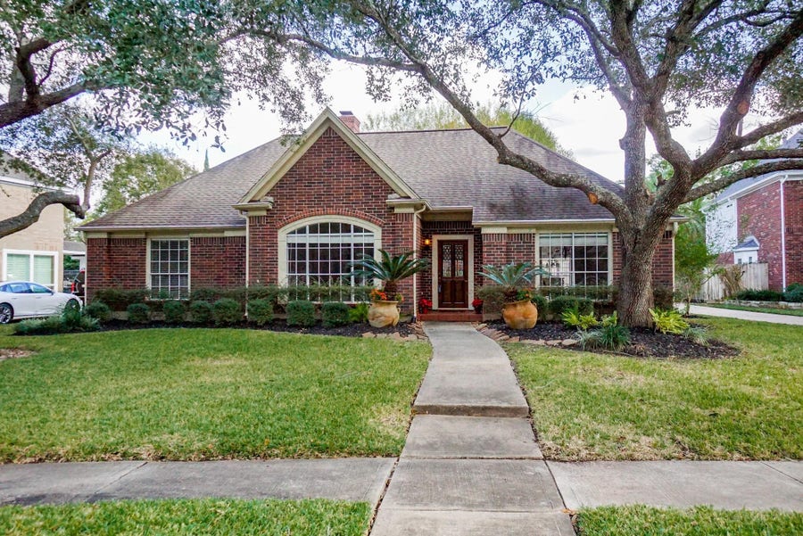 Property photo for 4923 Canterbury Lane, Sugar Land, TX