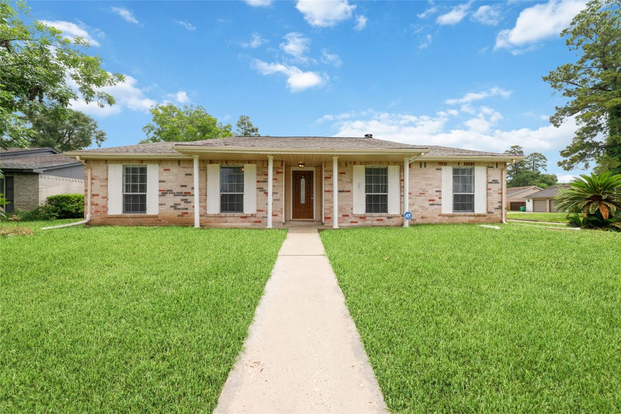 Property photo for 23802 Verngate Drive, Spring, TX