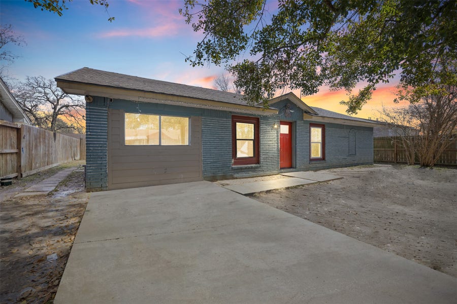 Property photo for 9802 Lum Lane, Houston, TX