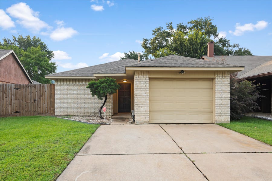 Property photo for 19946 Mountain Dale Drive, Cypress, TX