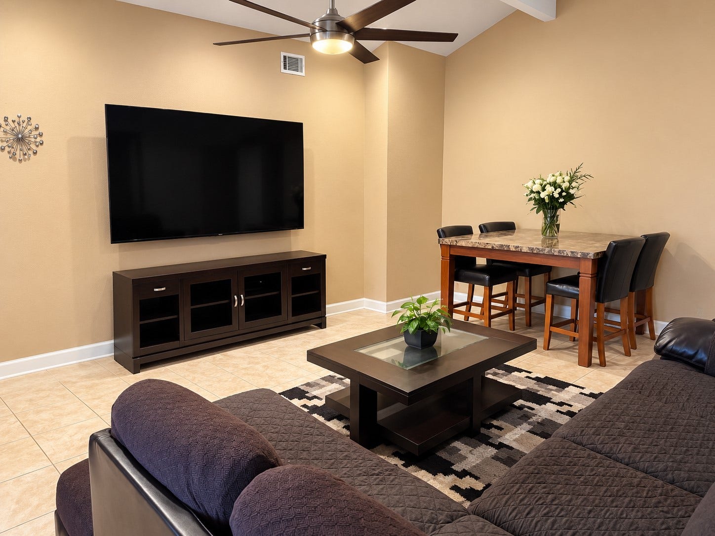 1103 County Road 281, Alvin, TX 77511 Unit 2 Living room