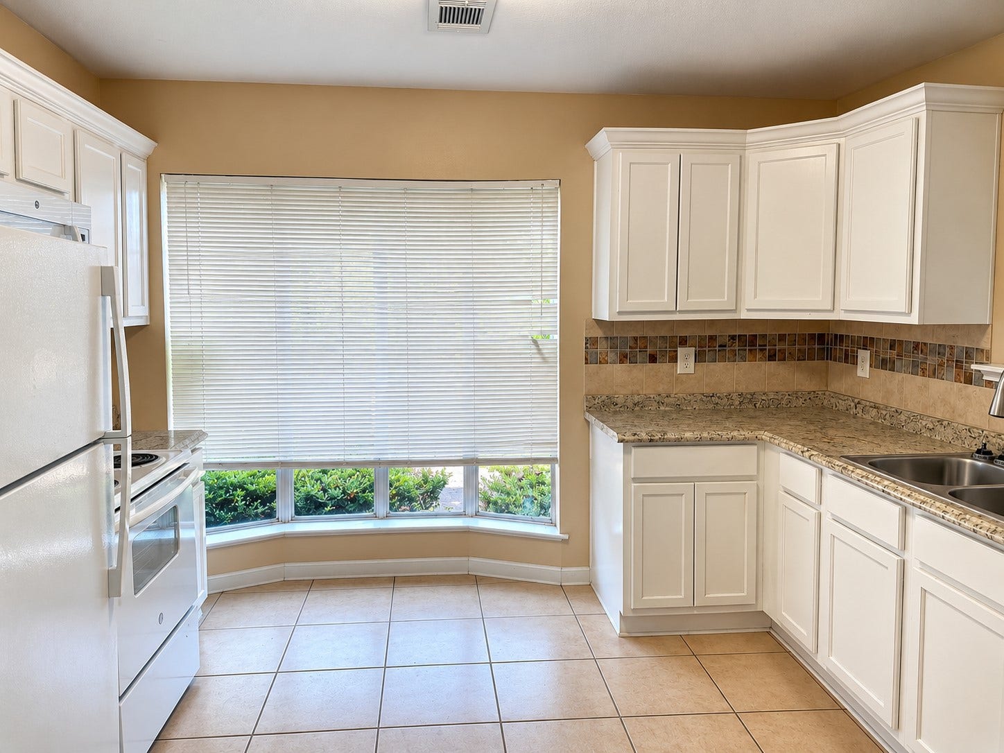 1103 County Road 281, Alvin, TX 77511 Unit 1 Kitchen