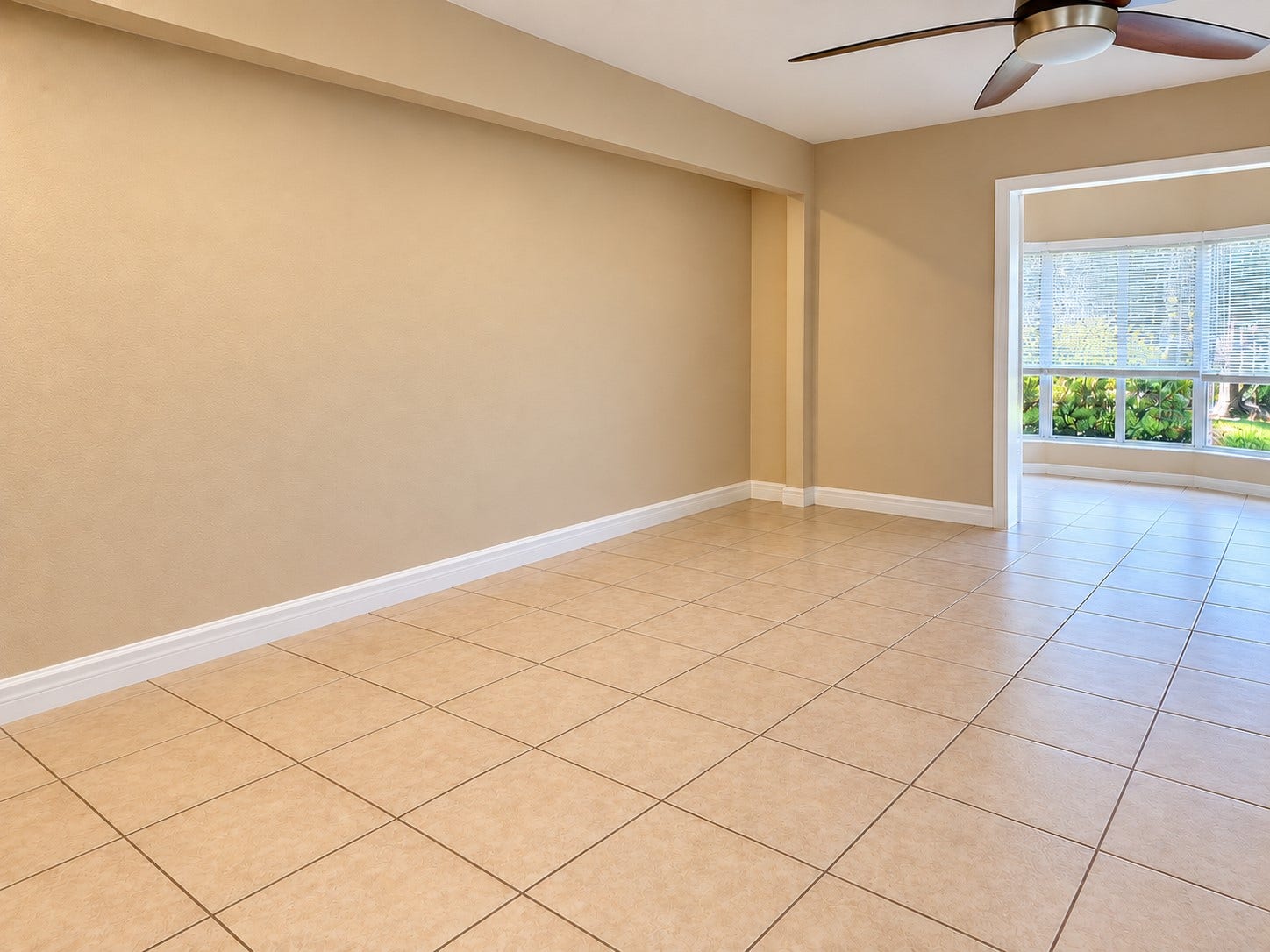 1103 County Road 281, Alvin, TX 77511 Unit 1 living room