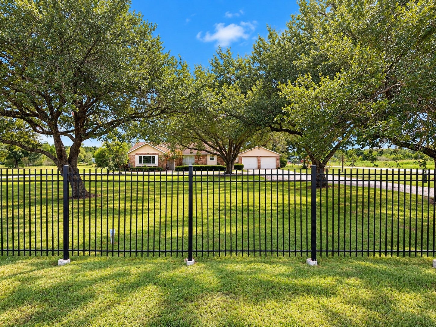 1103 County Road 281, Alvin, TX 77511 Metal fence