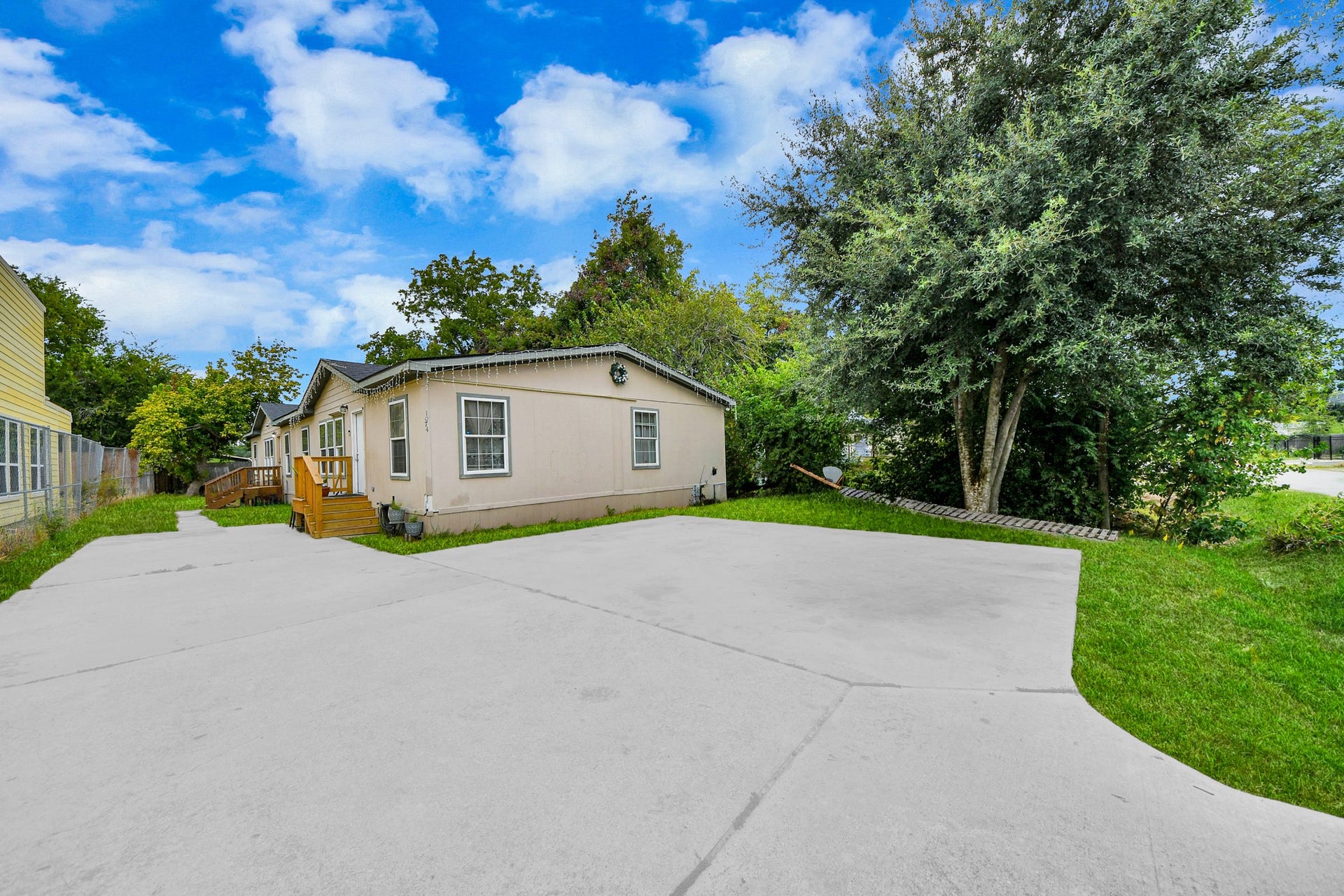 1074 South Lane, #A-B, Houston, TX 77088 1074 South Lane, #A-B, Houston, TX 77088