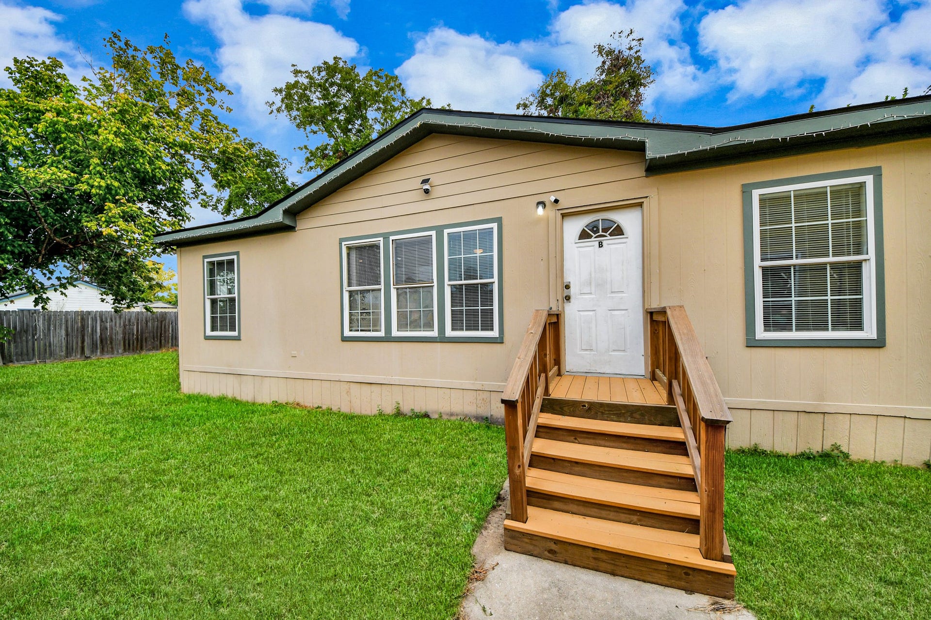 1074 South Lane, #A-B, Houston, TX 77088 1074 South Lane, #A-B, Houston, TX 77088