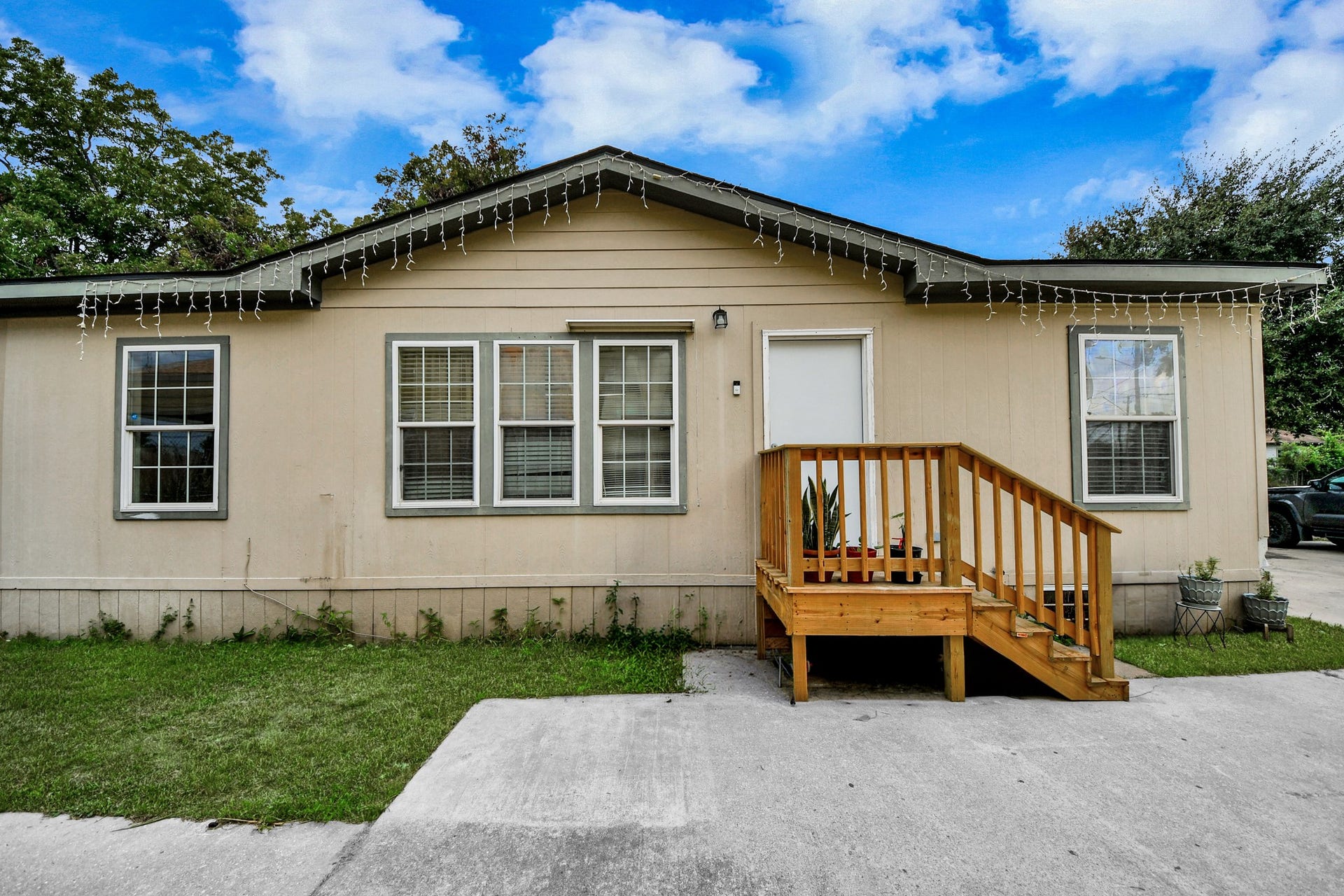 1074 South Lane, #A-B, Houston, TX 77088 1074 South Lane, #A-B, Houston, TX 77088