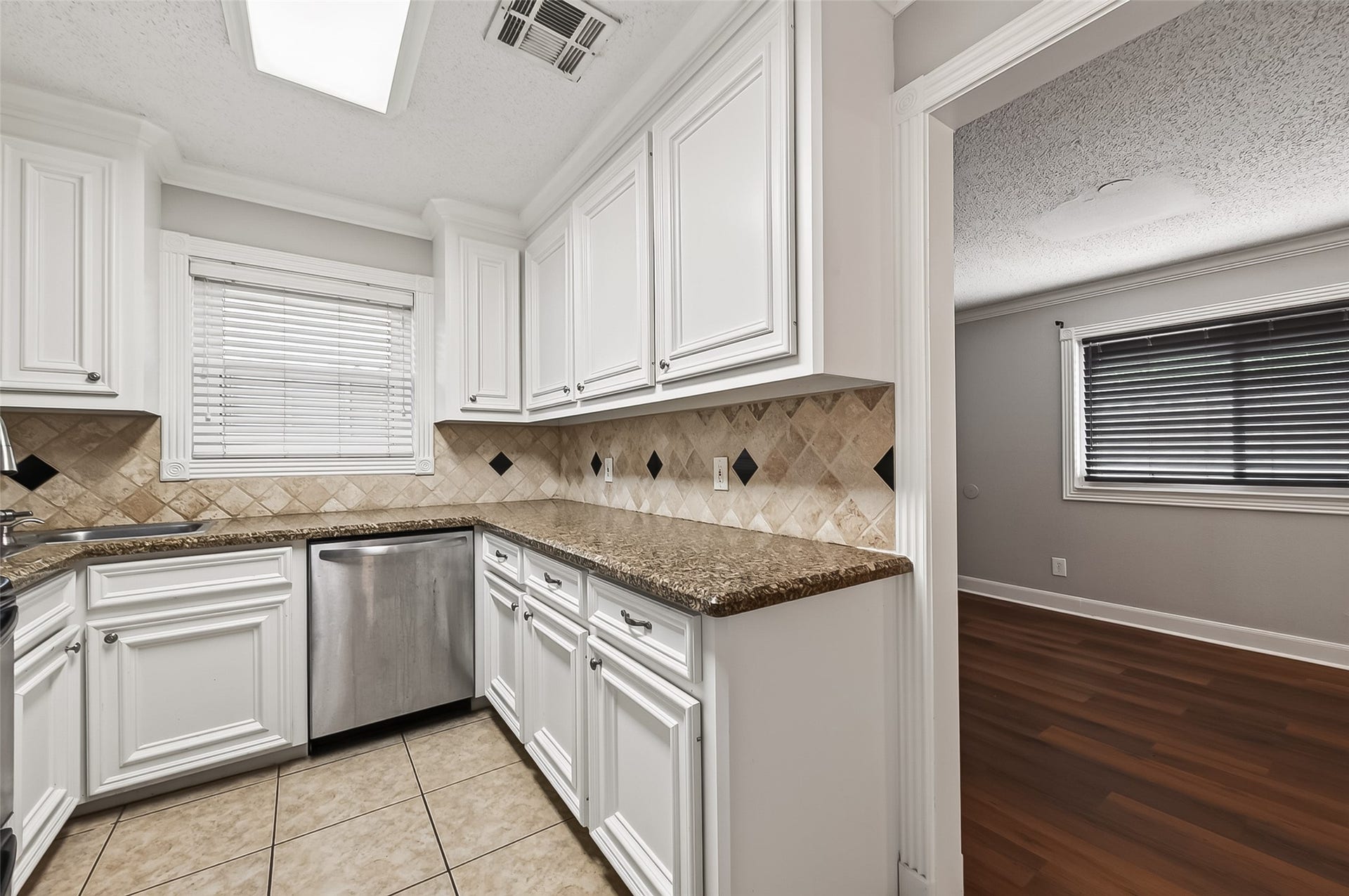 4727 Merwin Street, #A, Houston, TX 77027 Ample cabinet and counter space in the Kitchen!