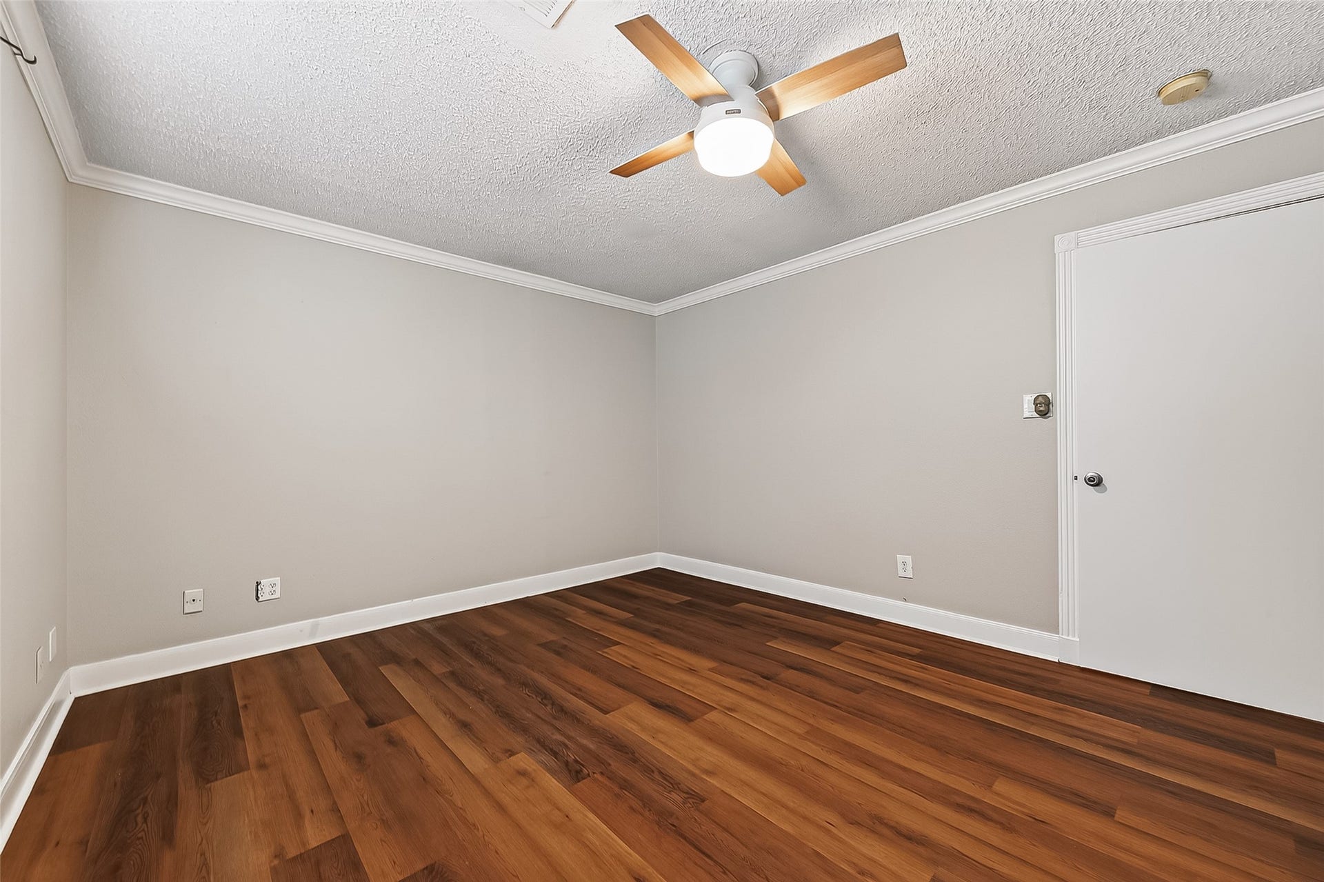 4727 Merwin Street, #A, Houston, TX 77027 One of the large spacious bedrooms!