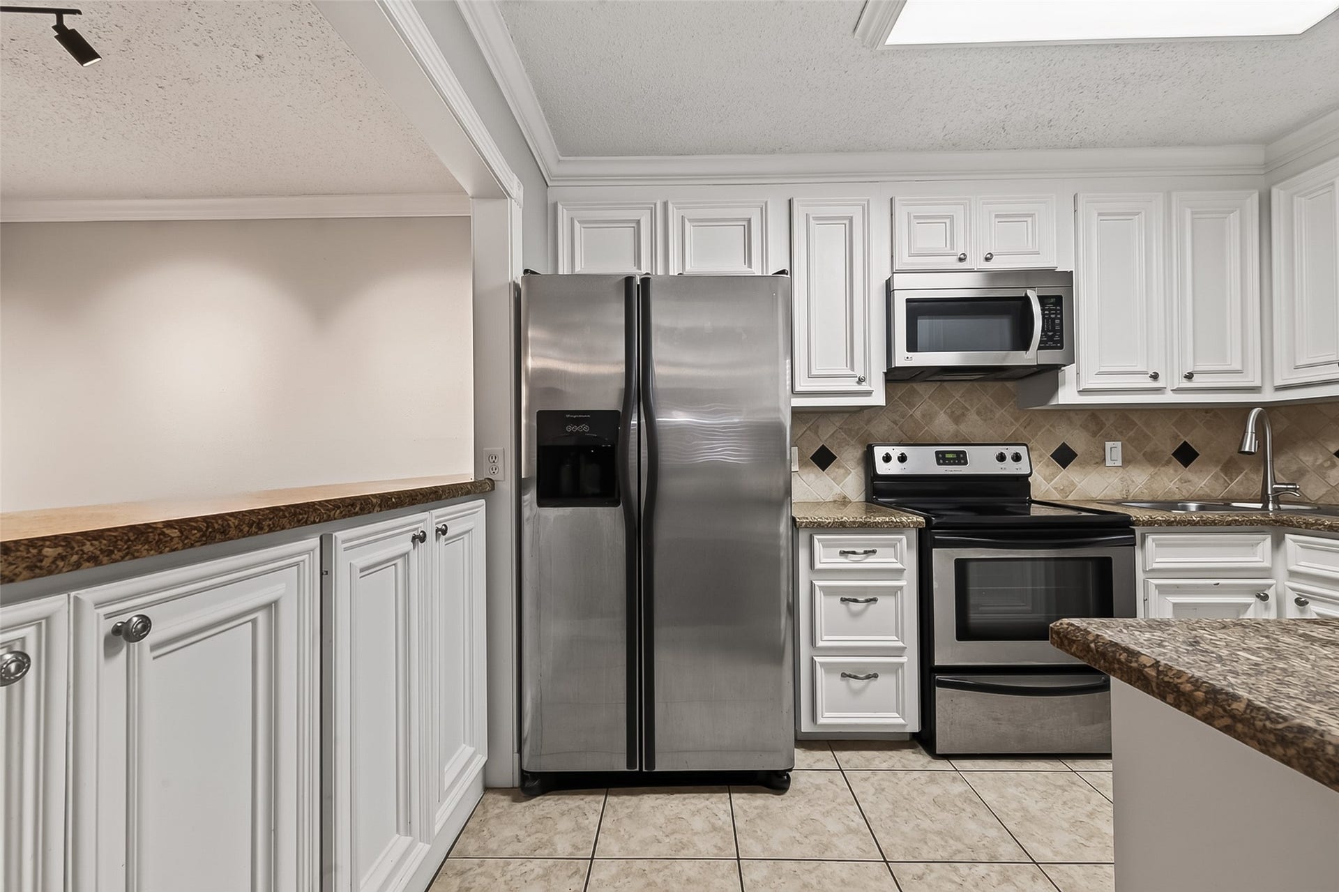4727 Merwin Street, #A, Houston, TX 77027 Beautifully updated Kitchen with Granite Counters and Stainless Steel Appliances.