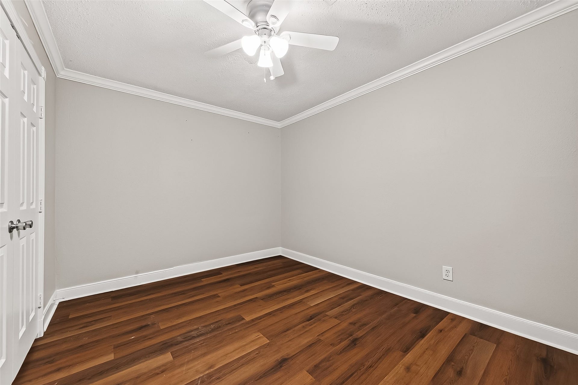 4727 Merwin Street, #A, Houston, TX 77027 This Room is a multi-purpose room. Great space for an in home office!