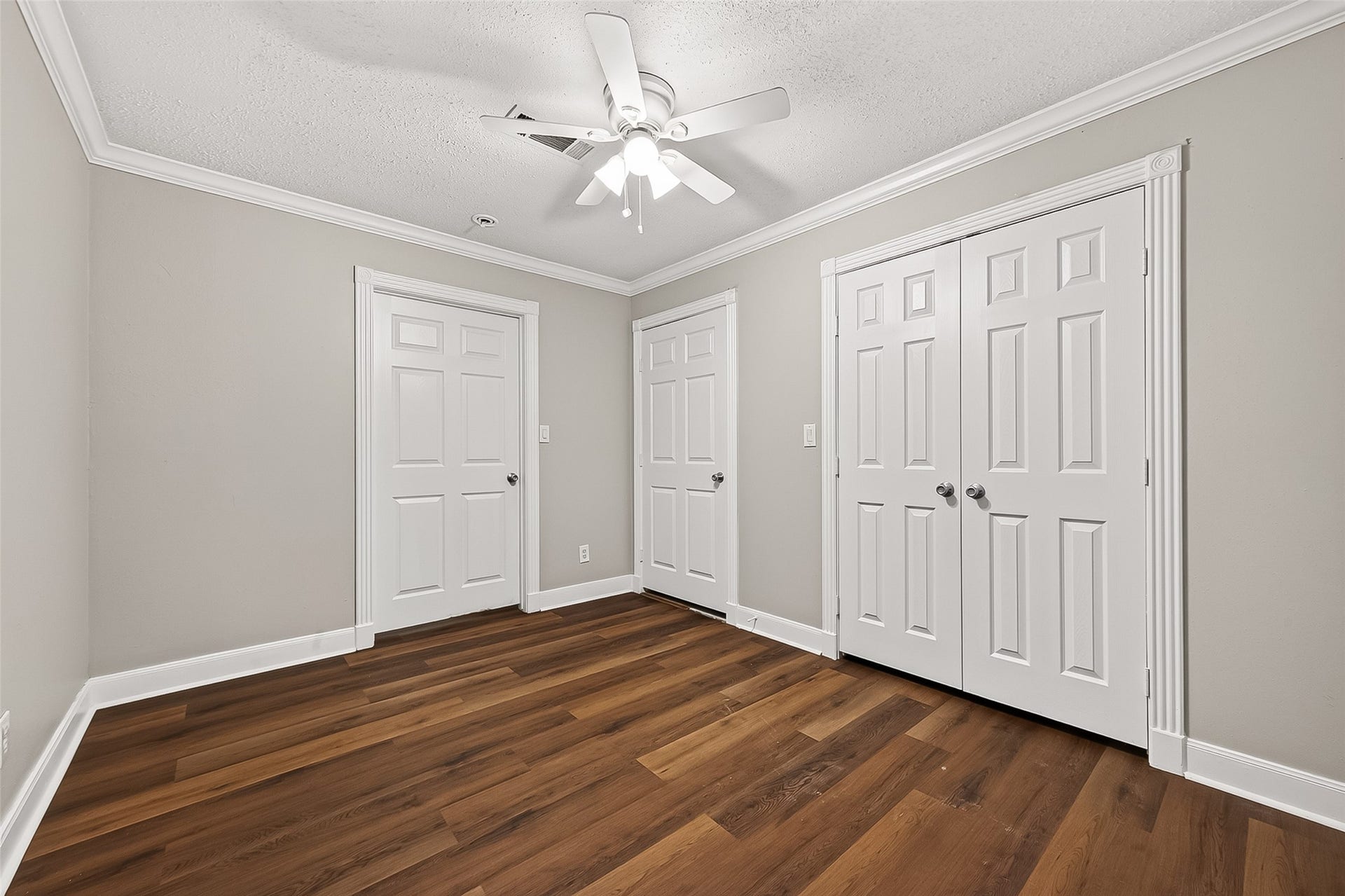 4727 Merwin Street, #A, Houston, TX 77027 In home office space! Stackable Washer and Dryer is behind closed door and included in the lease.