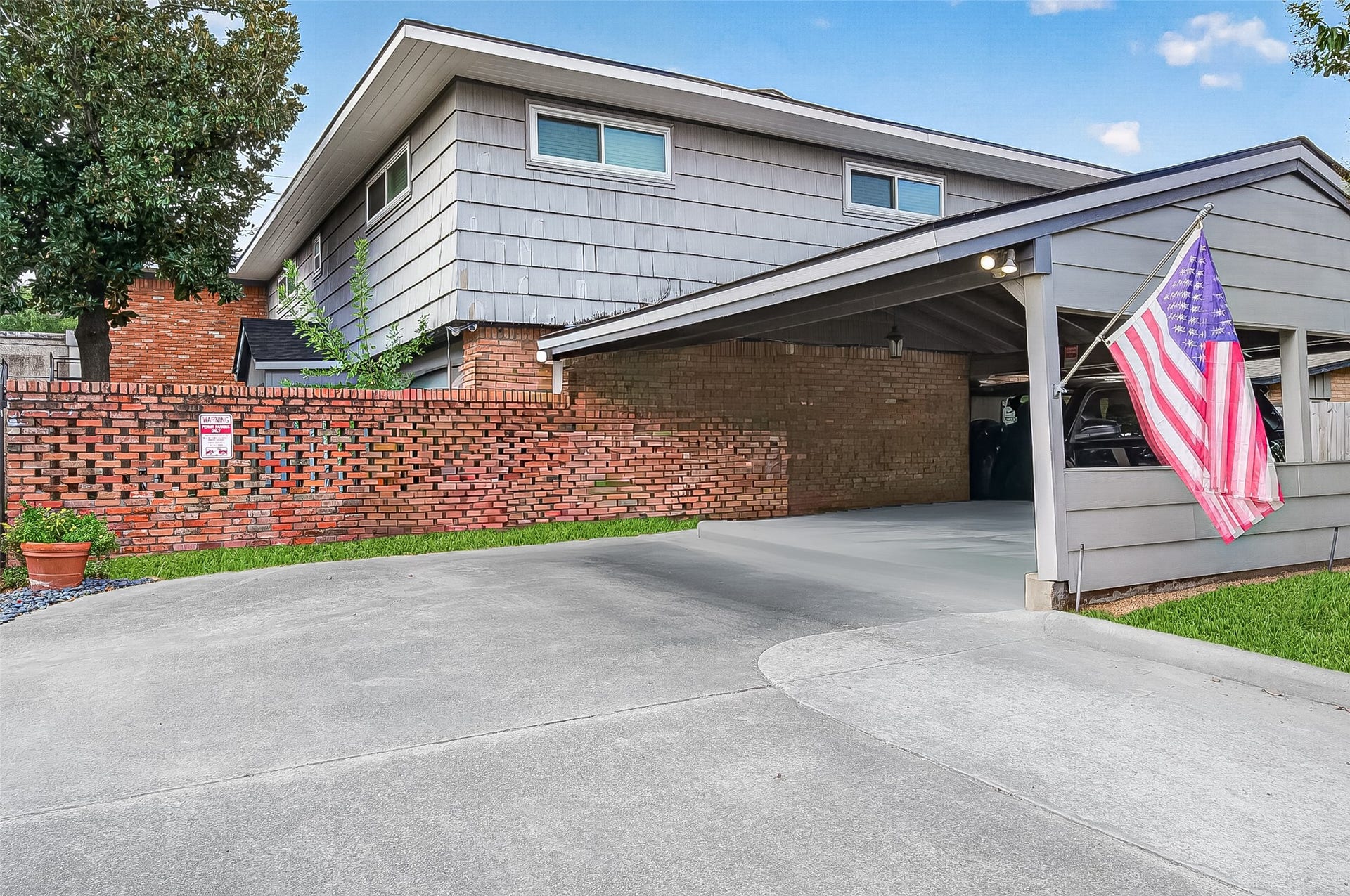 4727 Merwin Street, #A, Houston, TX 77027 Welcome home to this charming complex at 4727 Merwin!