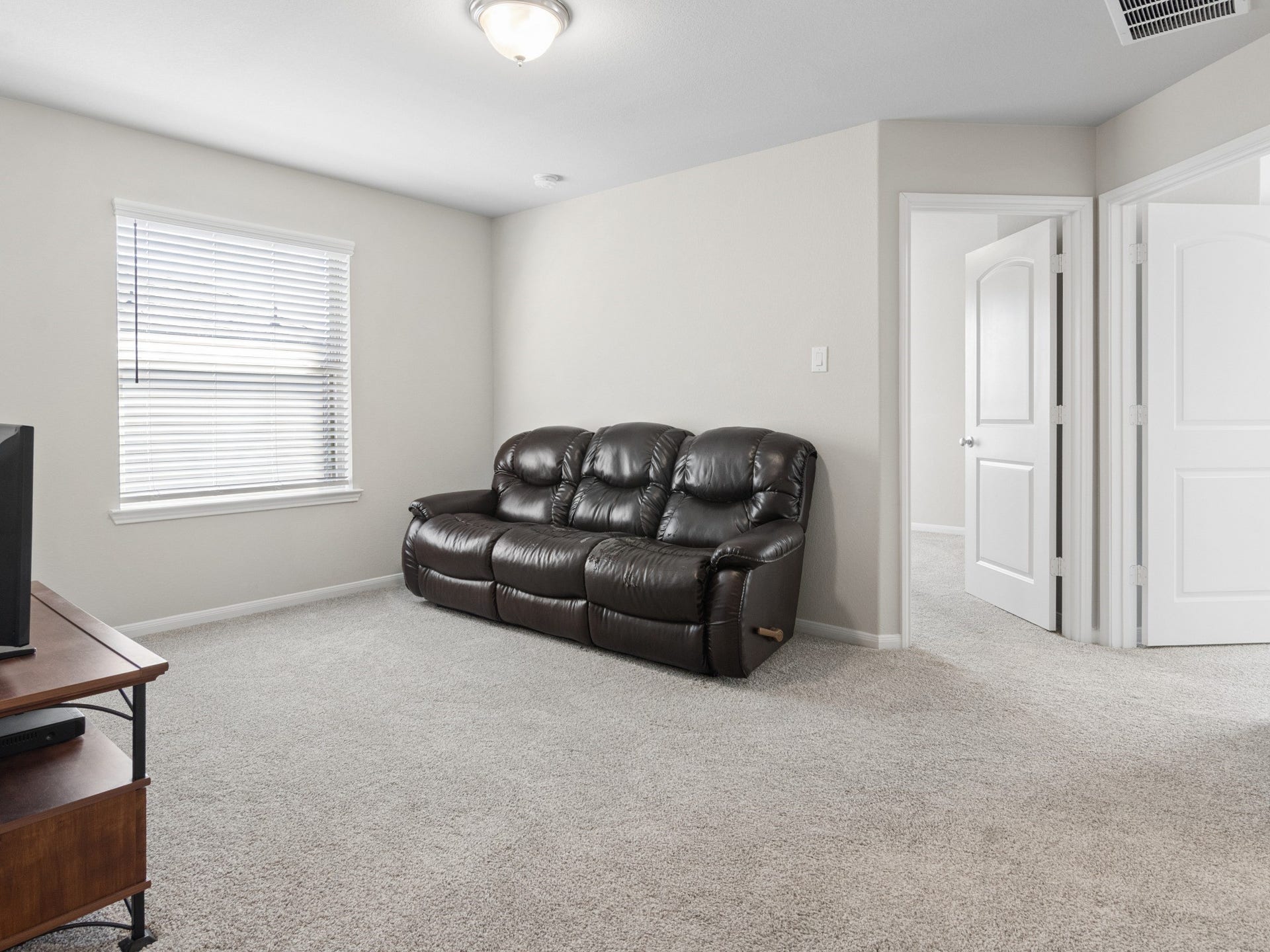 5516 Clarendon Hills Court, Pasadena, TX 77505