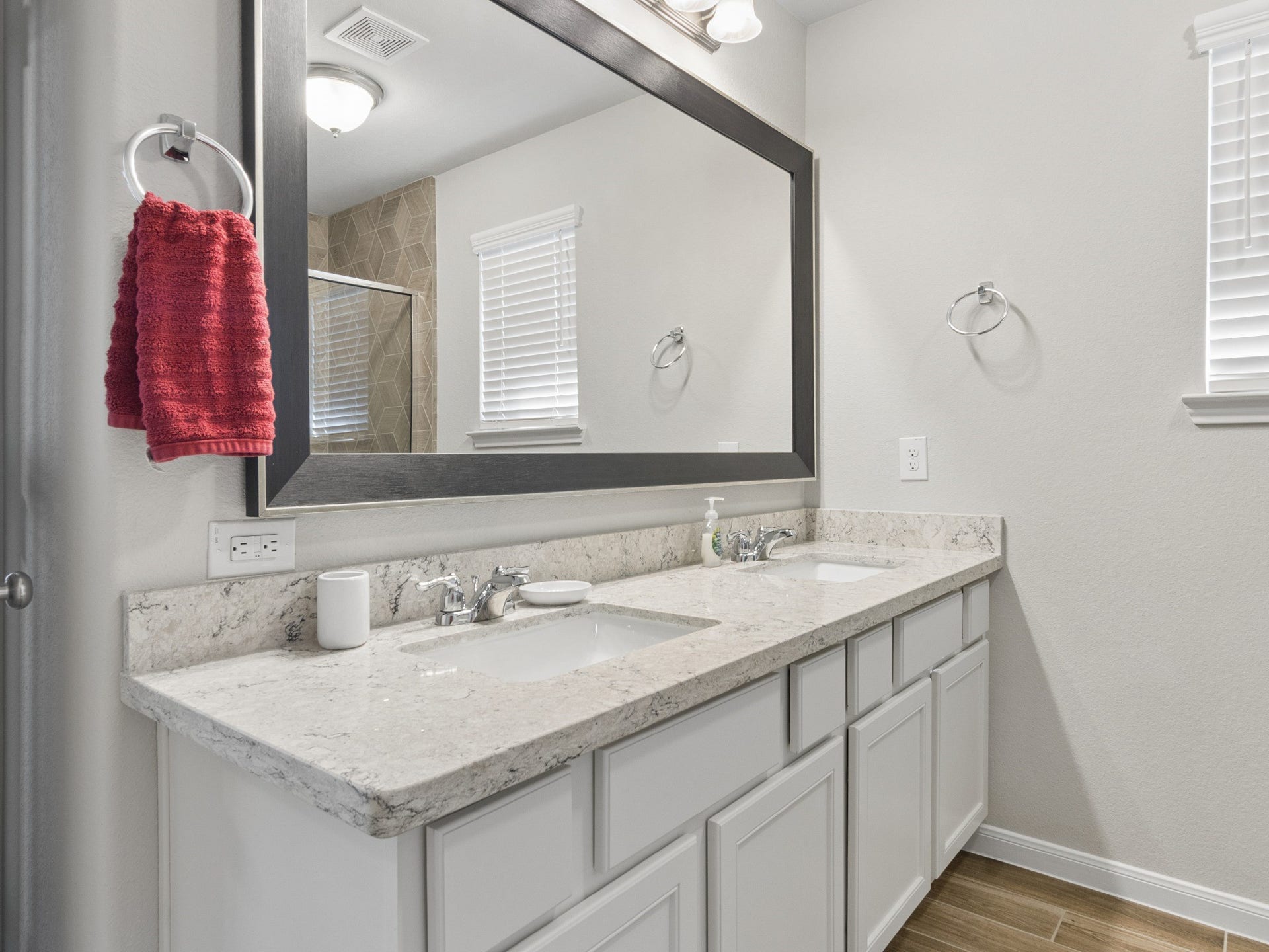 5516 Clarendon Hills Court, Pasadena, TX 77505