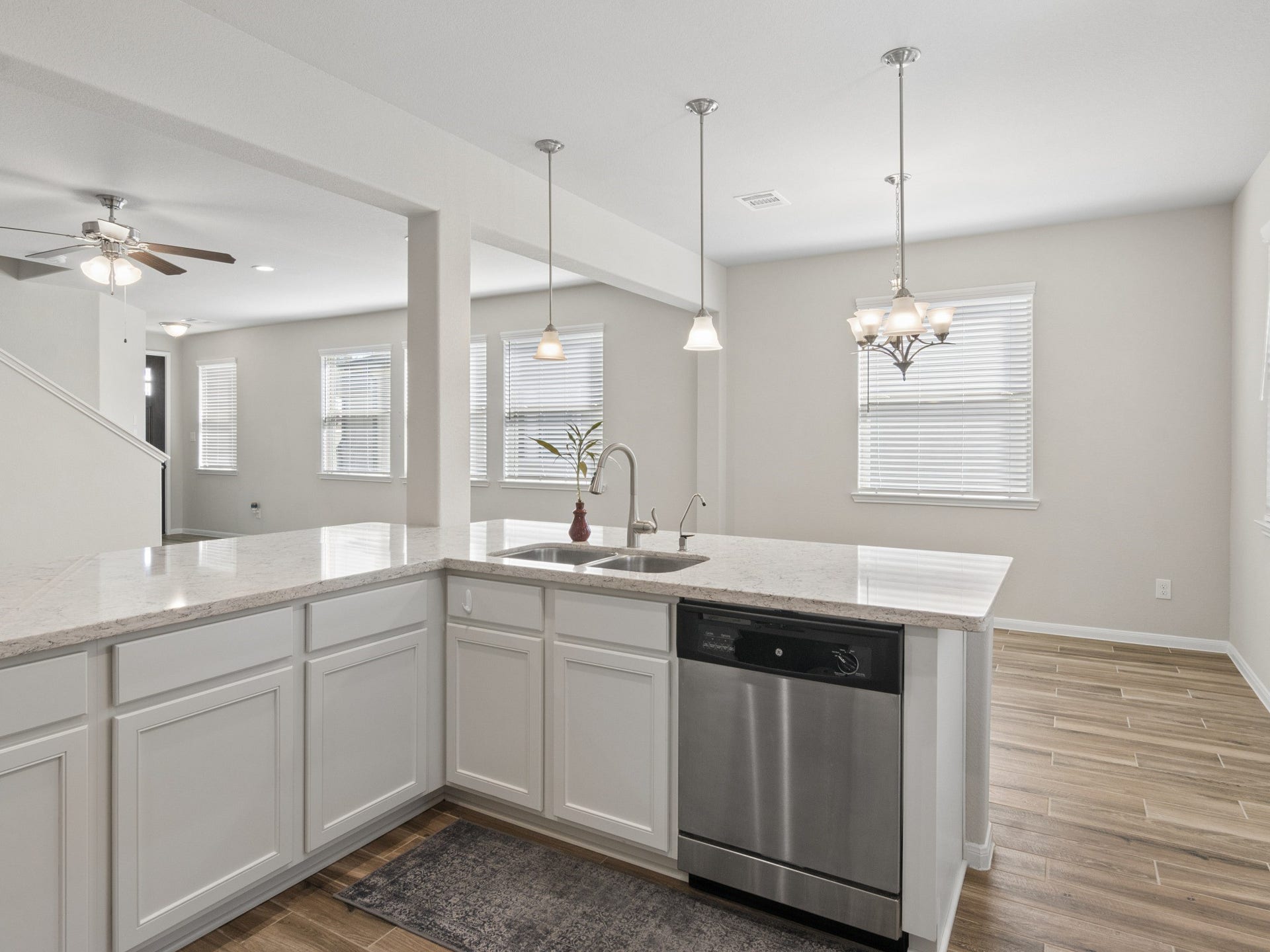 5516 Clarendon Hills Court, Pasadena, TX 77505