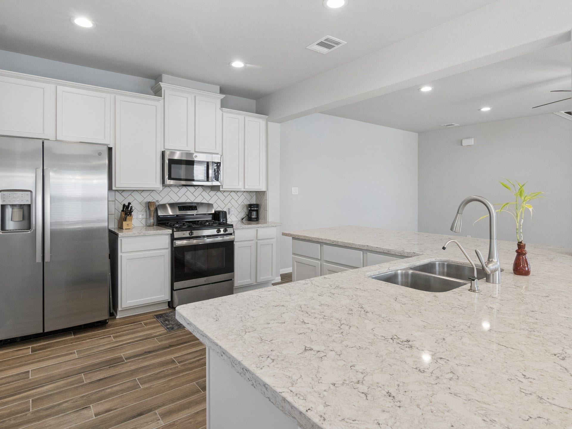 5516 Clarendon Hills Court, Pasadena, TX 77505