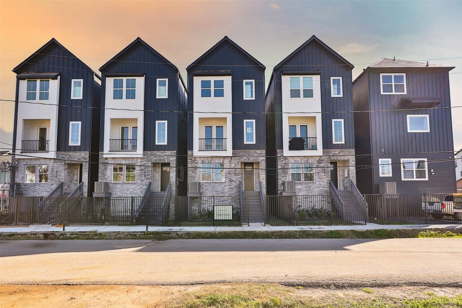 Property photo for 1016 W 15th 1/2 Street, #B, Houston, TX