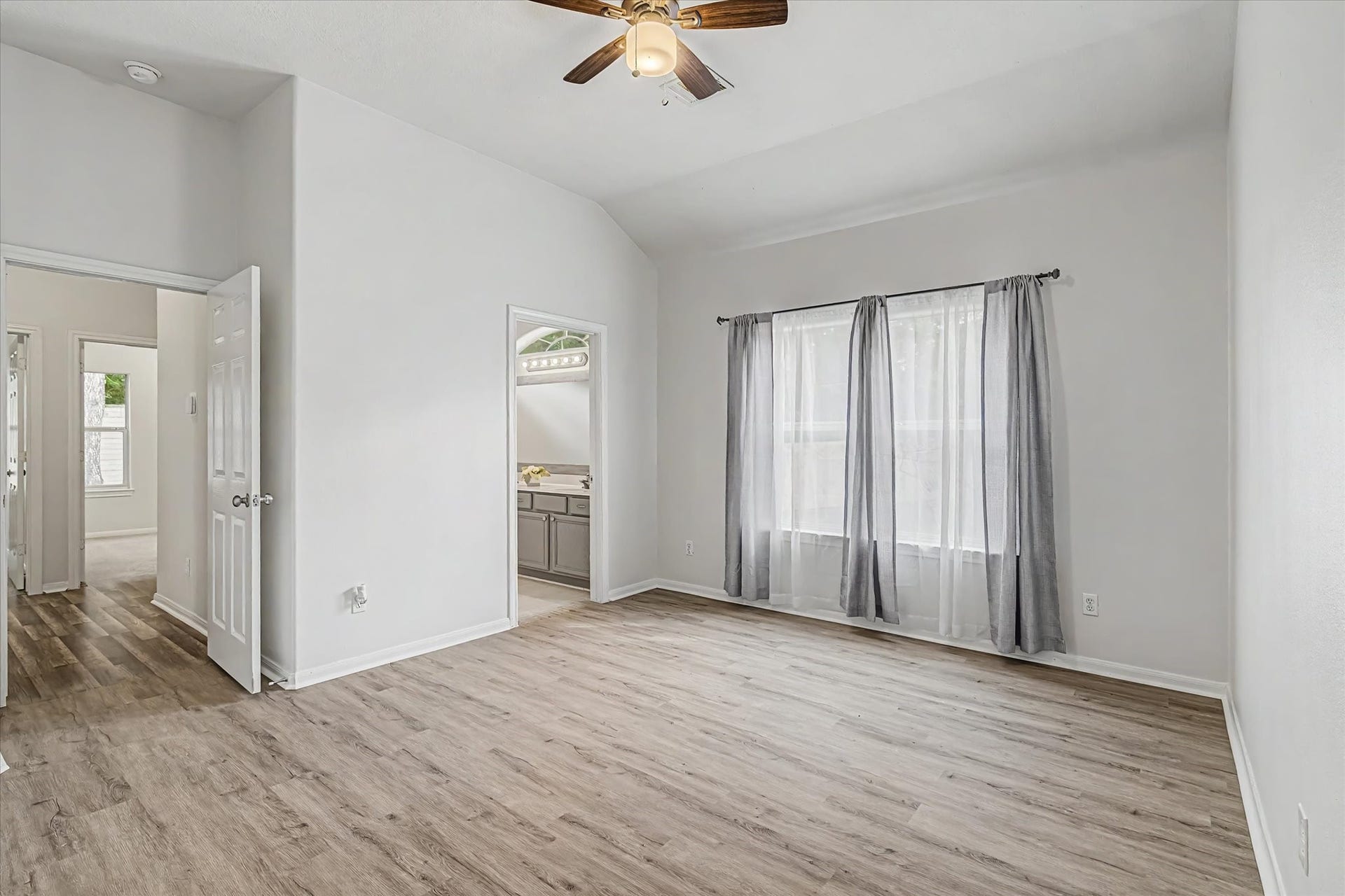 Expansive and inviting primary bedroom w/ Ceiling fan