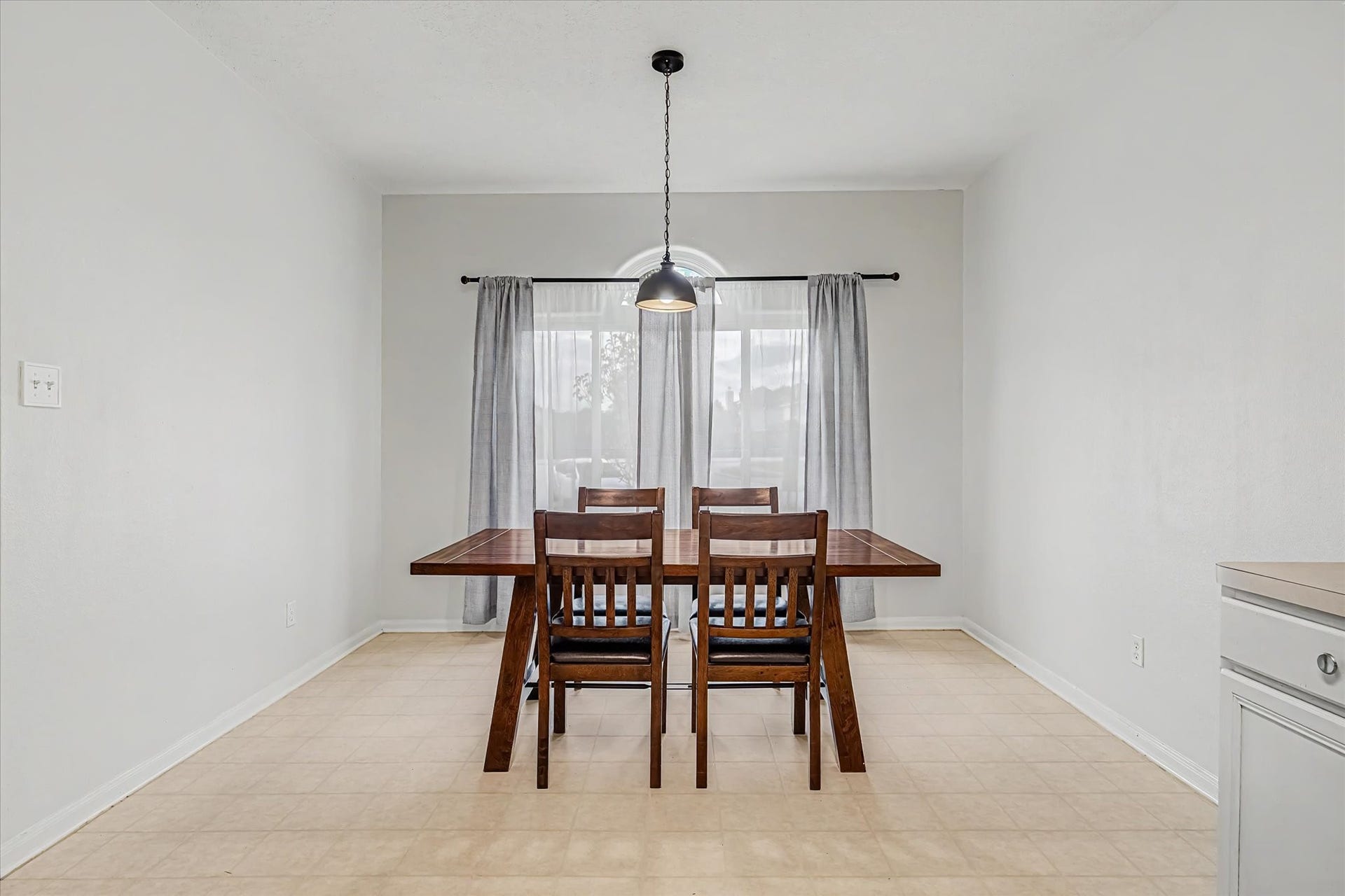 Bright and airy breakfast nook