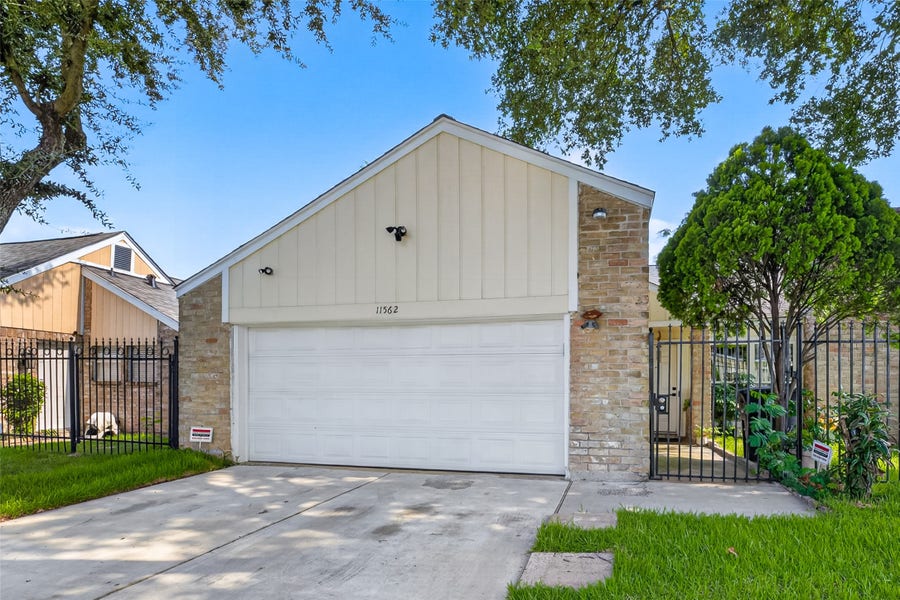 Property photo for 11562 Bellspring Drive, Houston, TX