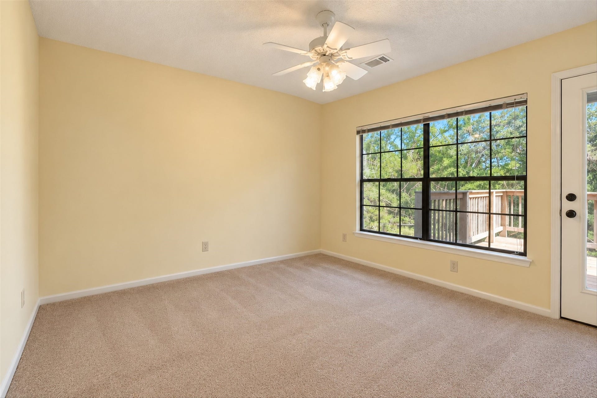 42 Thorn Berry Place, The Woodlands, TX 77381 Secondary bedroom -1 of 4 secondaries!