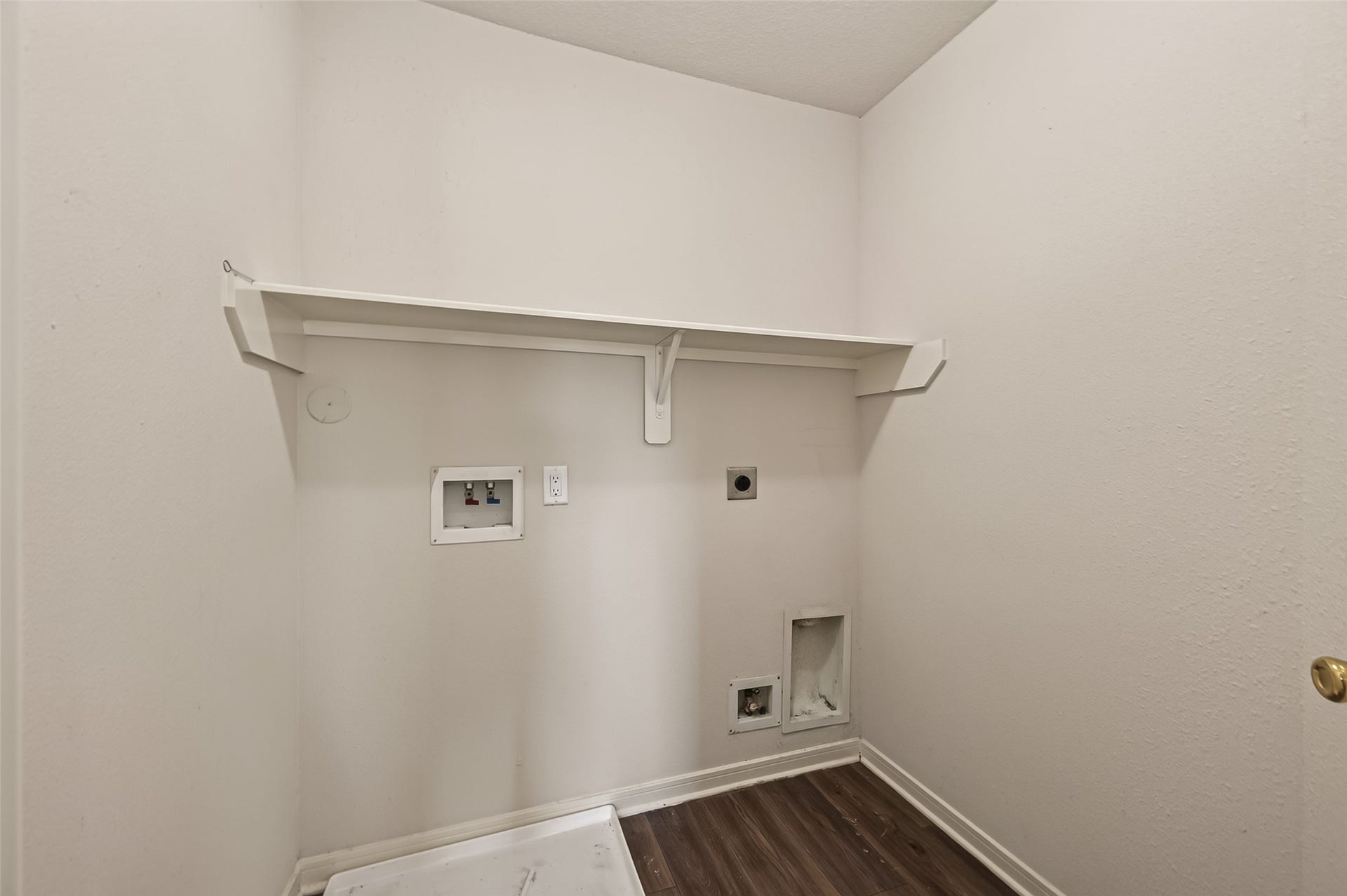 14837 Peachmeadow Lane, Channelview, TX 77530 Laundry Room 2nd floor