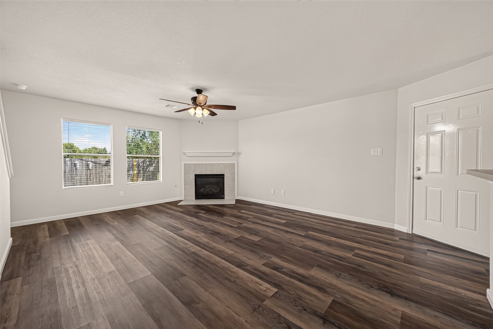 14837 Peachmeadow Lane, Channelview, TX 77530 Living Room