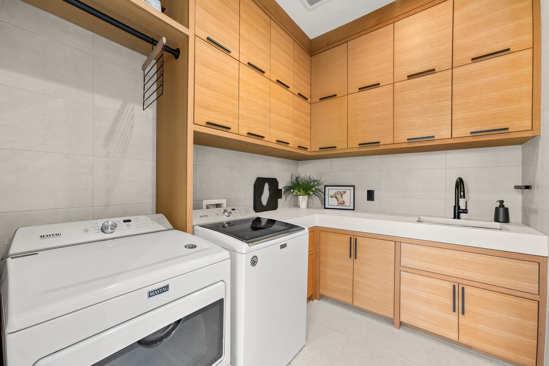 4130 Glenshire Street, Houston, TX 77025 4130 Glenshire Street, Houston, TX 77025