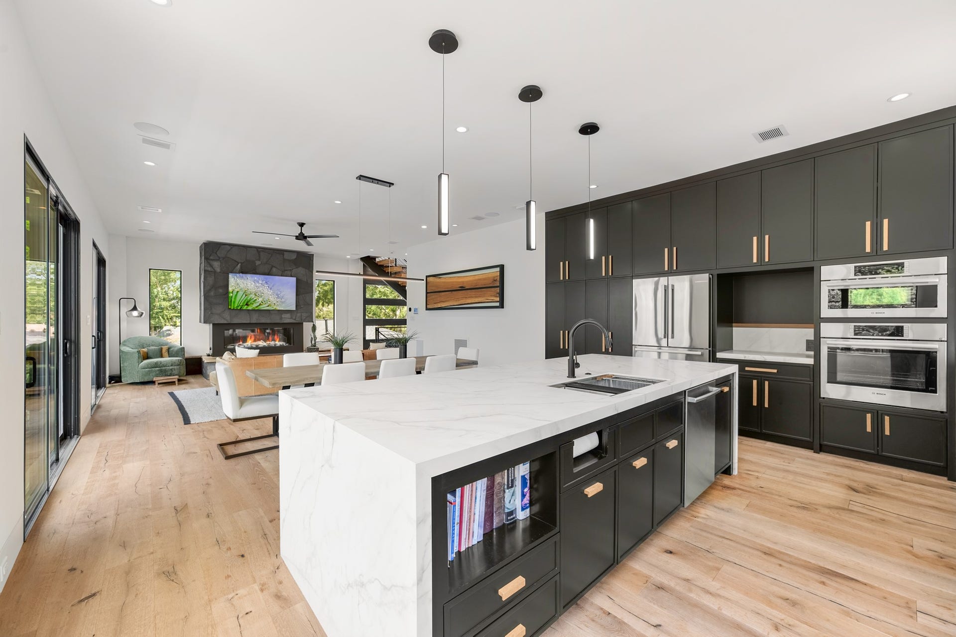 4130 Glenshire Street, Houston, TX 77025 4130 Glenshire Street, Houston, TX 77025