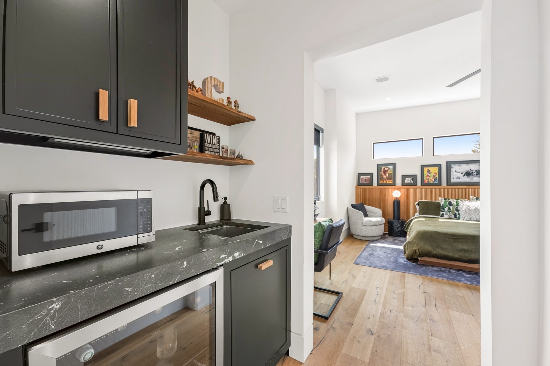 4130 Glenshire Street, Houston, TX 77025 4130 Glenshire Street, Houston, TX 77025
