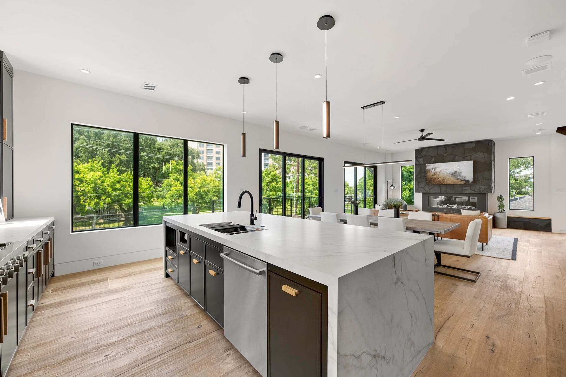4130 Glenshire Street, Houston, TX 77025 4130 Glenshire Street, Houston, TX 77025