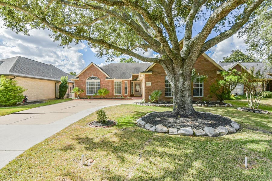 Property photo for 3810 E Peach Hollow Circle, Pearland, TX